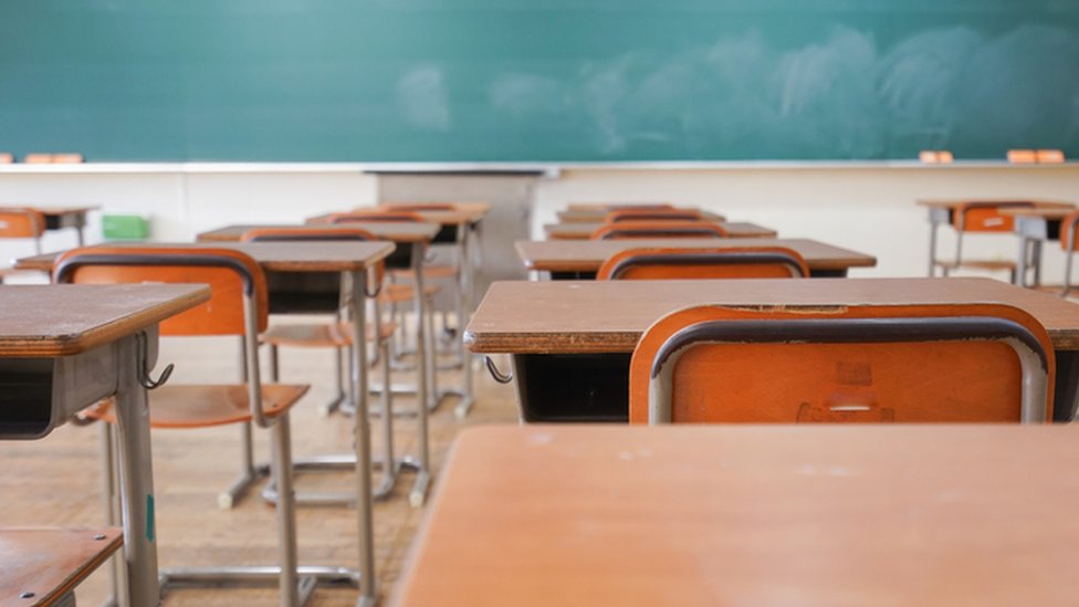 Há 20 escolas secundárias que dão sempre notas mais altas do que deveriam