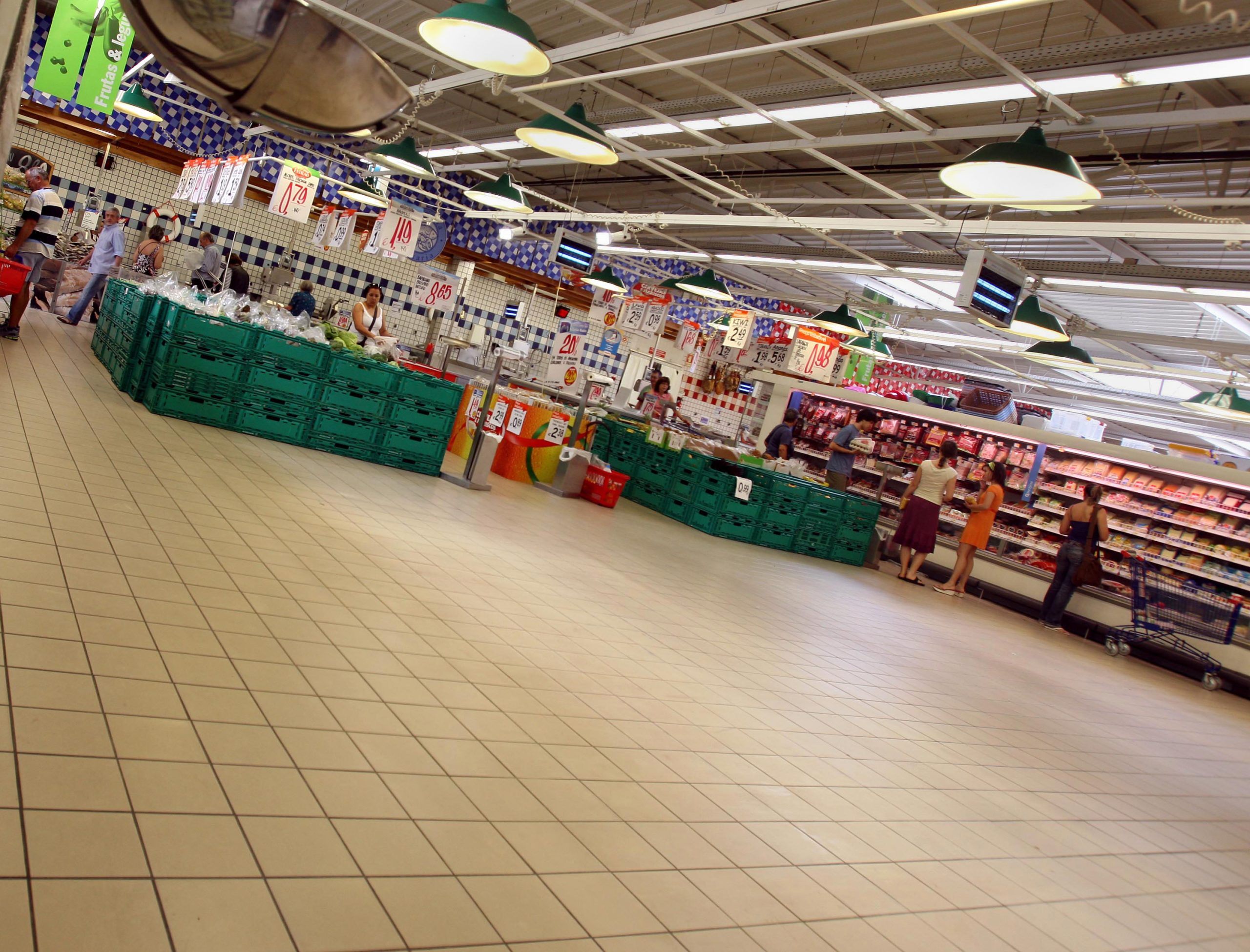 Trabalhadores de hipermercados e supermercados em greve a 12 de setembro