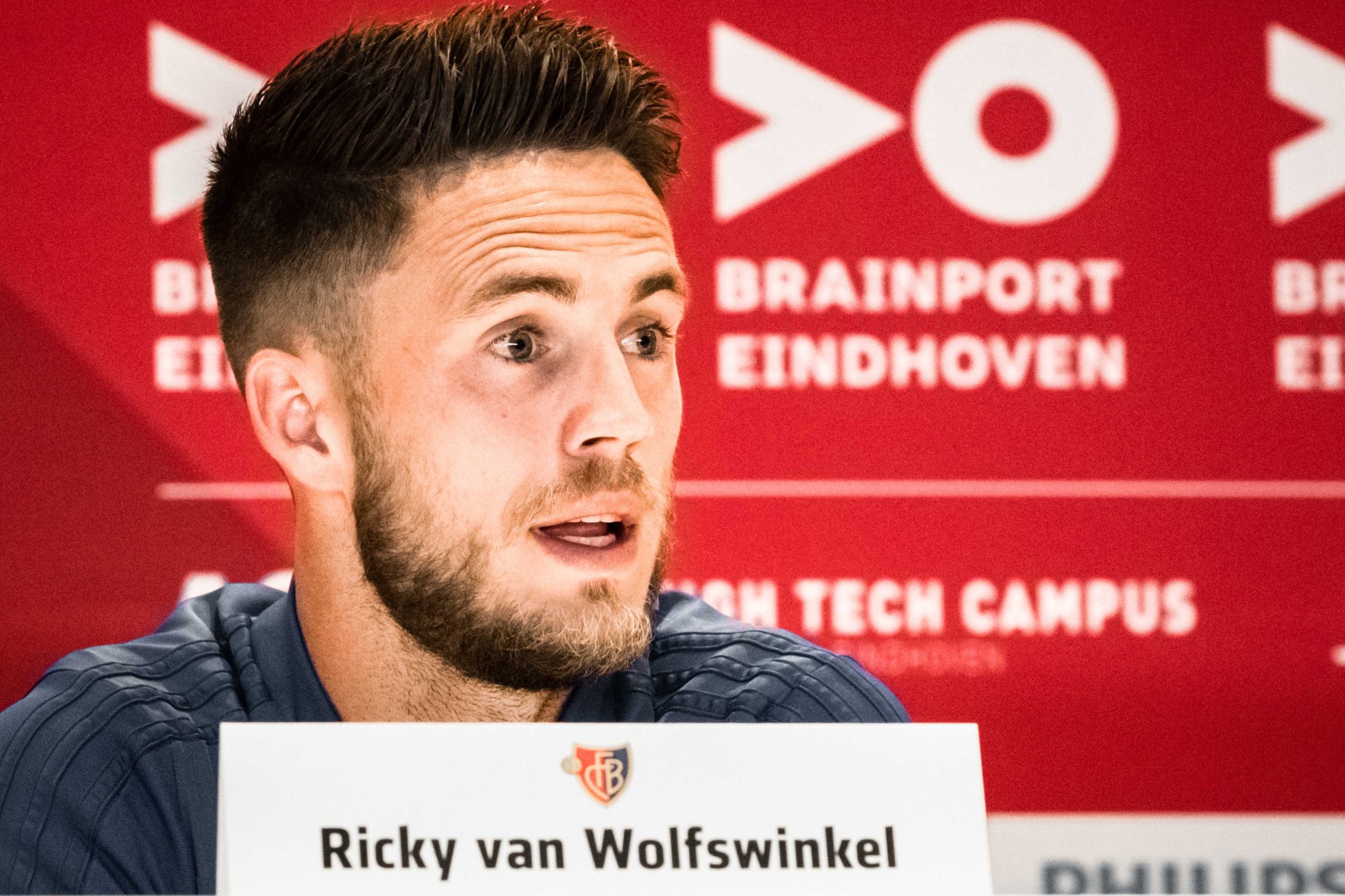 Ele está de volta. Van Wolfswinkel apto para jogar depois de longa paragem devido a um aneurisma