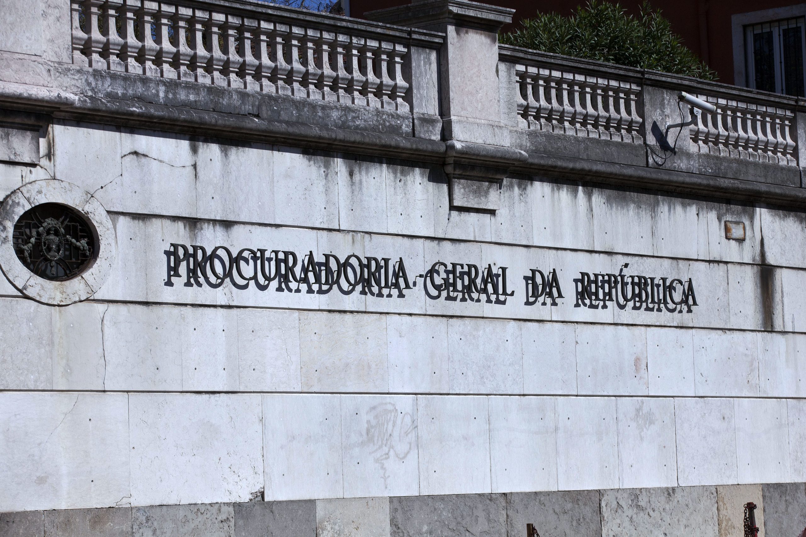 Dinheiro do Estado para colégios privados do grupo GPS pagou férias, carros de luxo e futebol