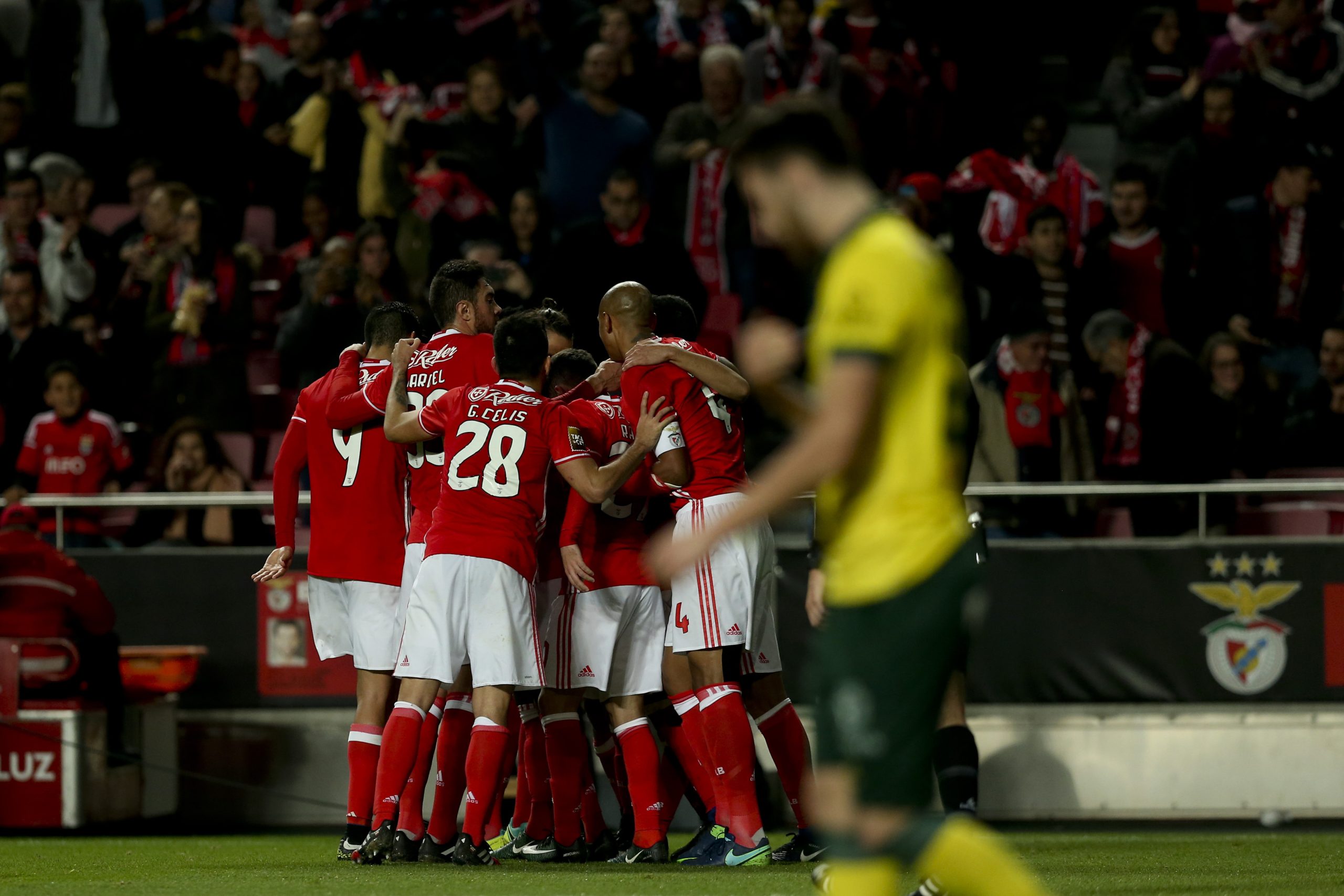 Benfica entra com o pé direito em 2017 e goleia Vizela