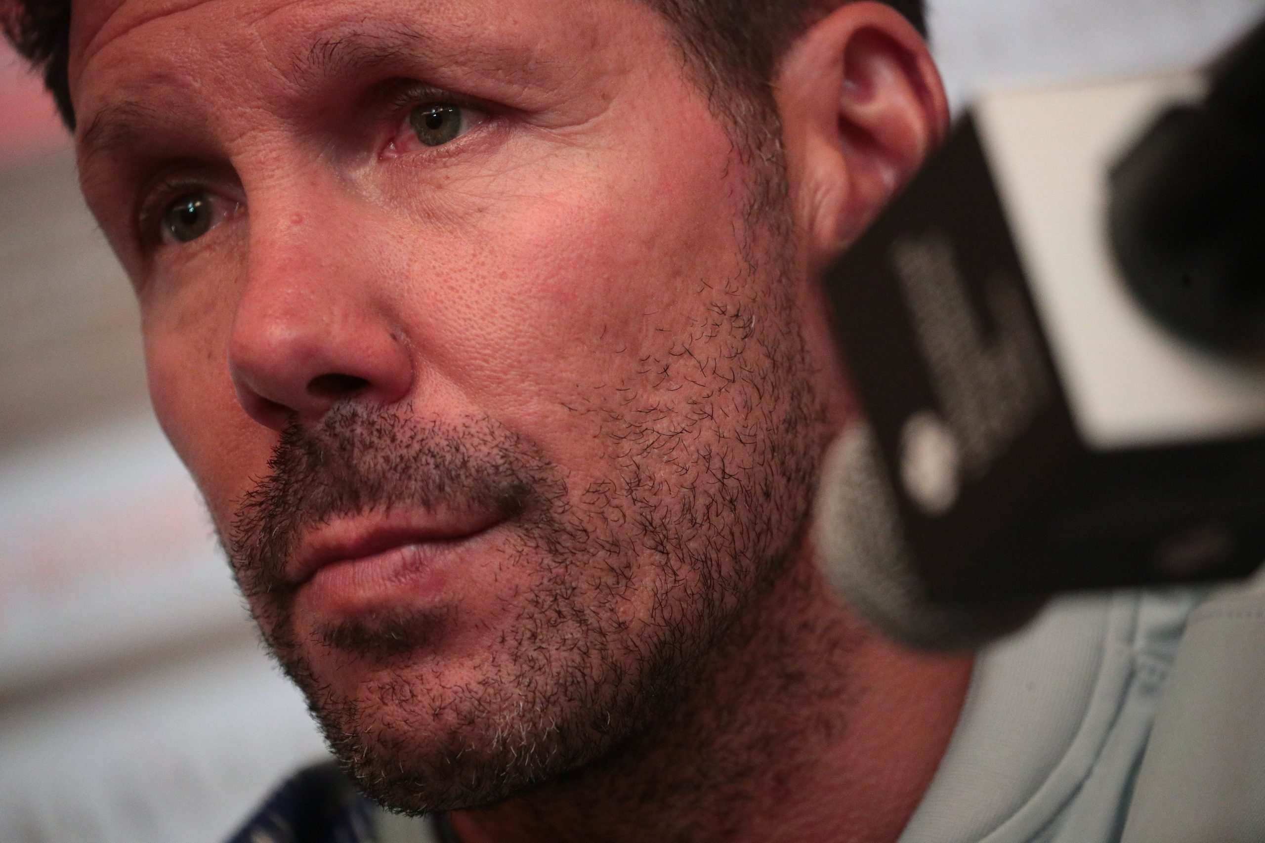Simeone diz que Ronaldo encaixa melhor do que Messi numa “equipa normal”