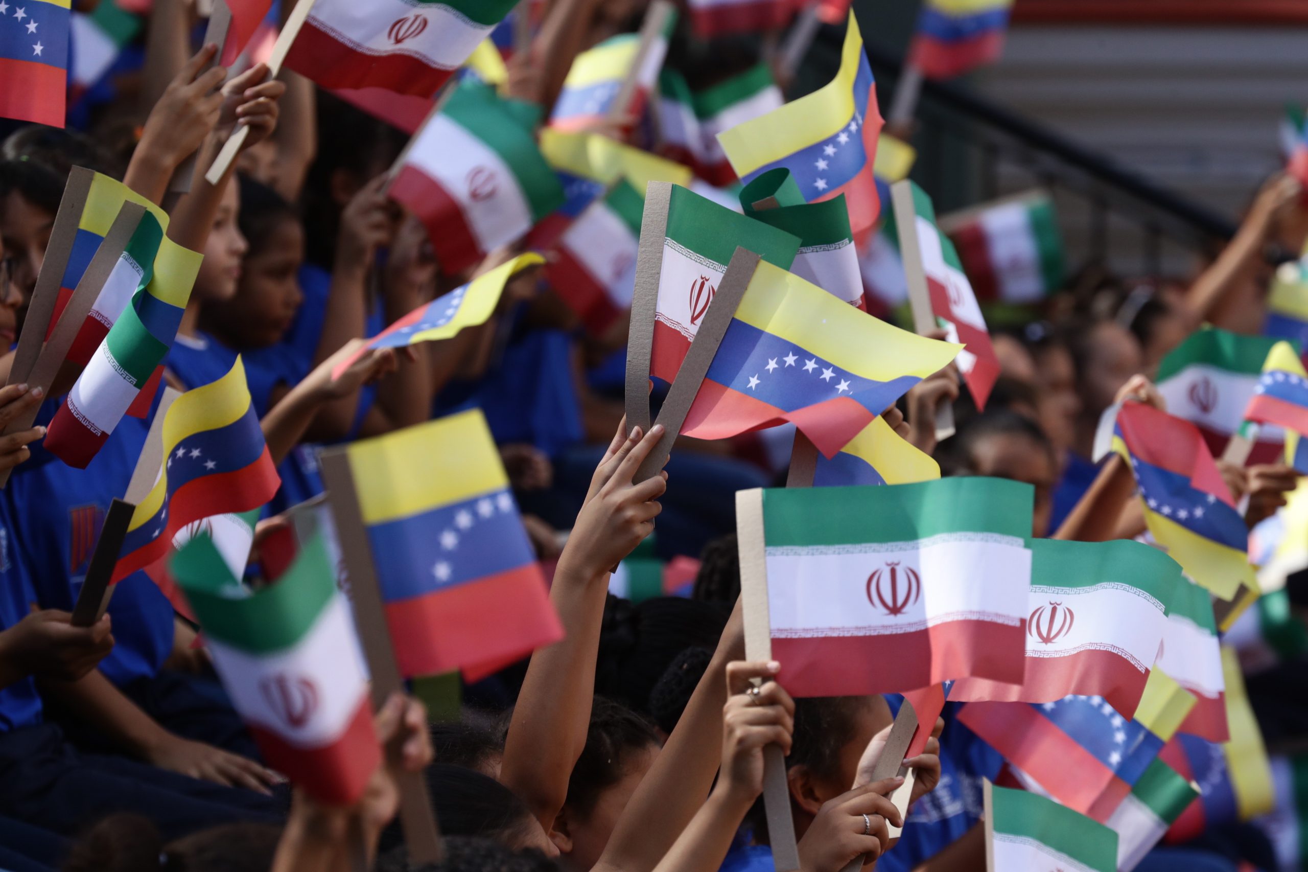Presidente do Irão chega à Venezuela no 1.º périplo pela América Latina