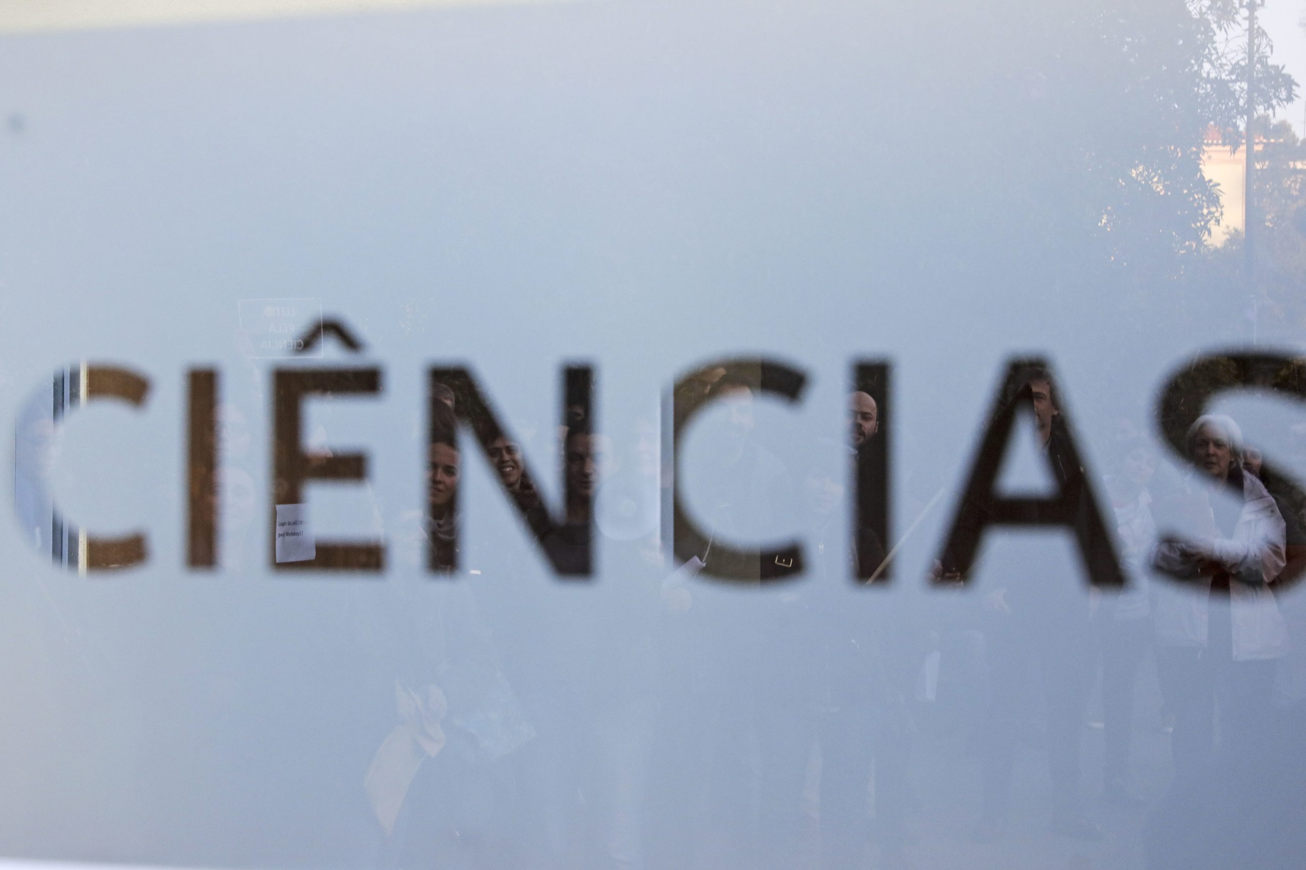 FCT atrasa a divulgação dos resultados provisórios das bolsas de doutoramento e deixa os bolseiros com as “vidas suspensas”