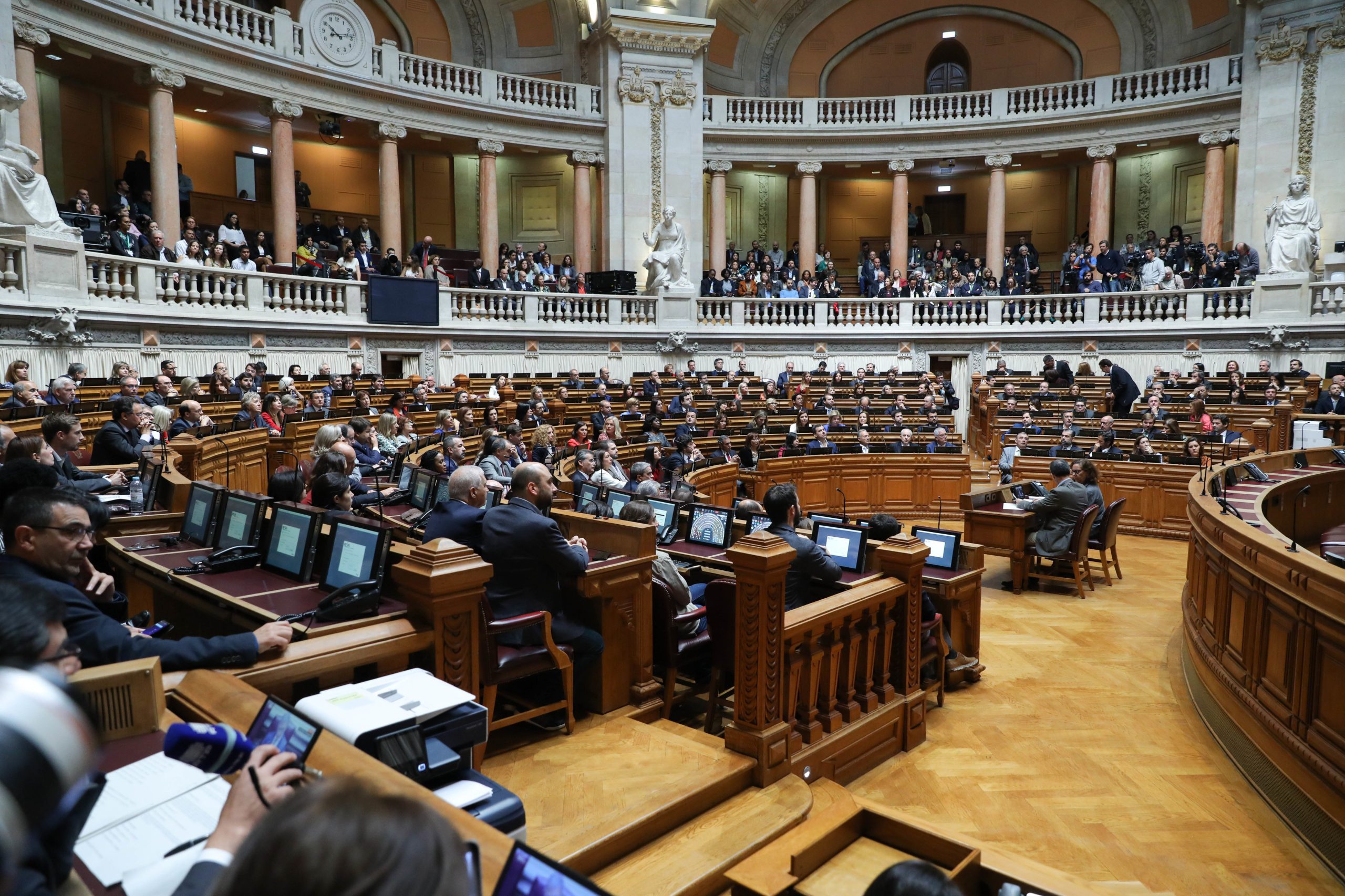 Debates quinzenais com primeiro-ministro vão regressar em setembro, mas com novas regras. Saiba quais