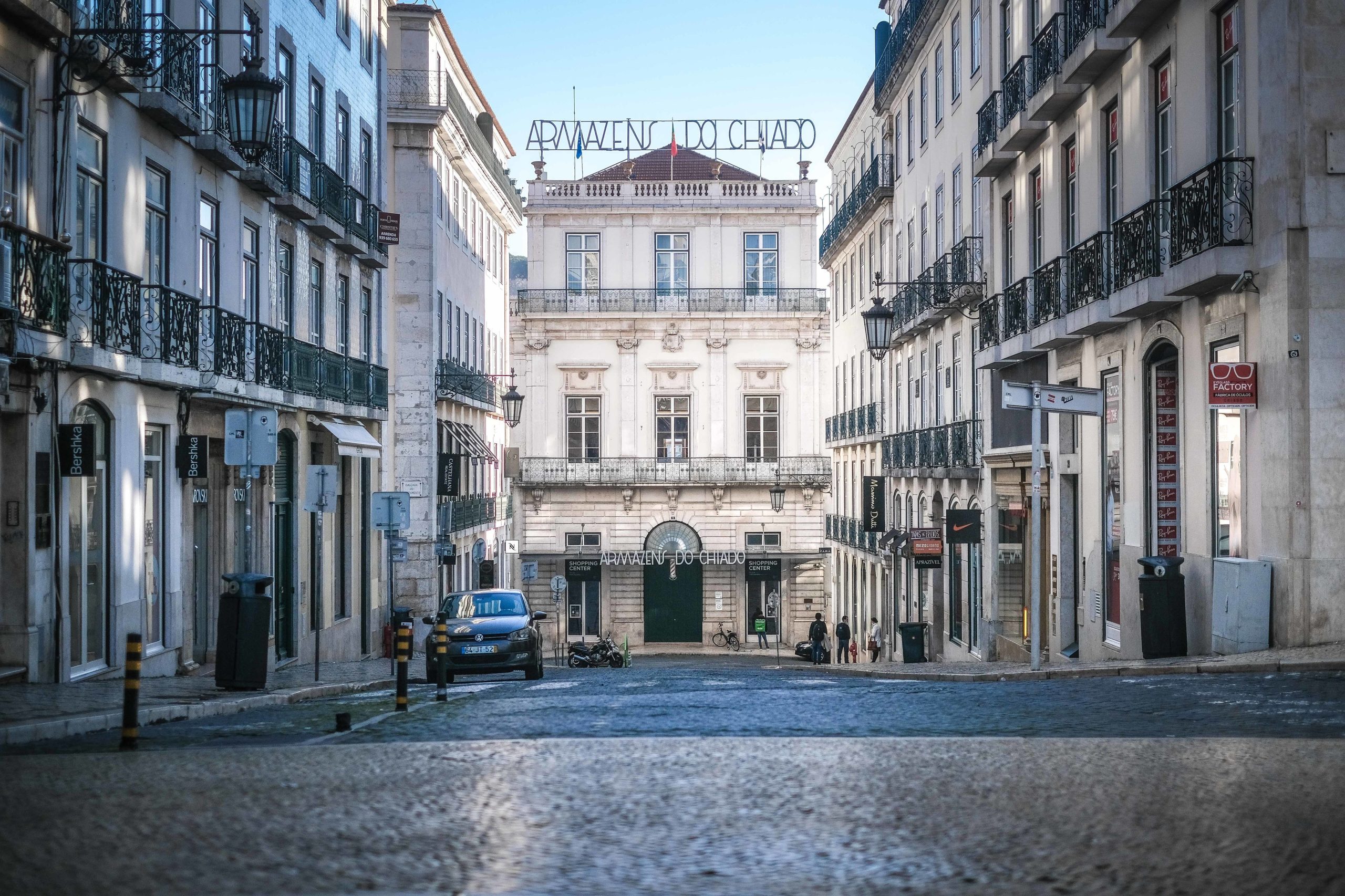Infeciologista: “Não é só as escolas, tem de fechar tudo, a situação é caótica”
