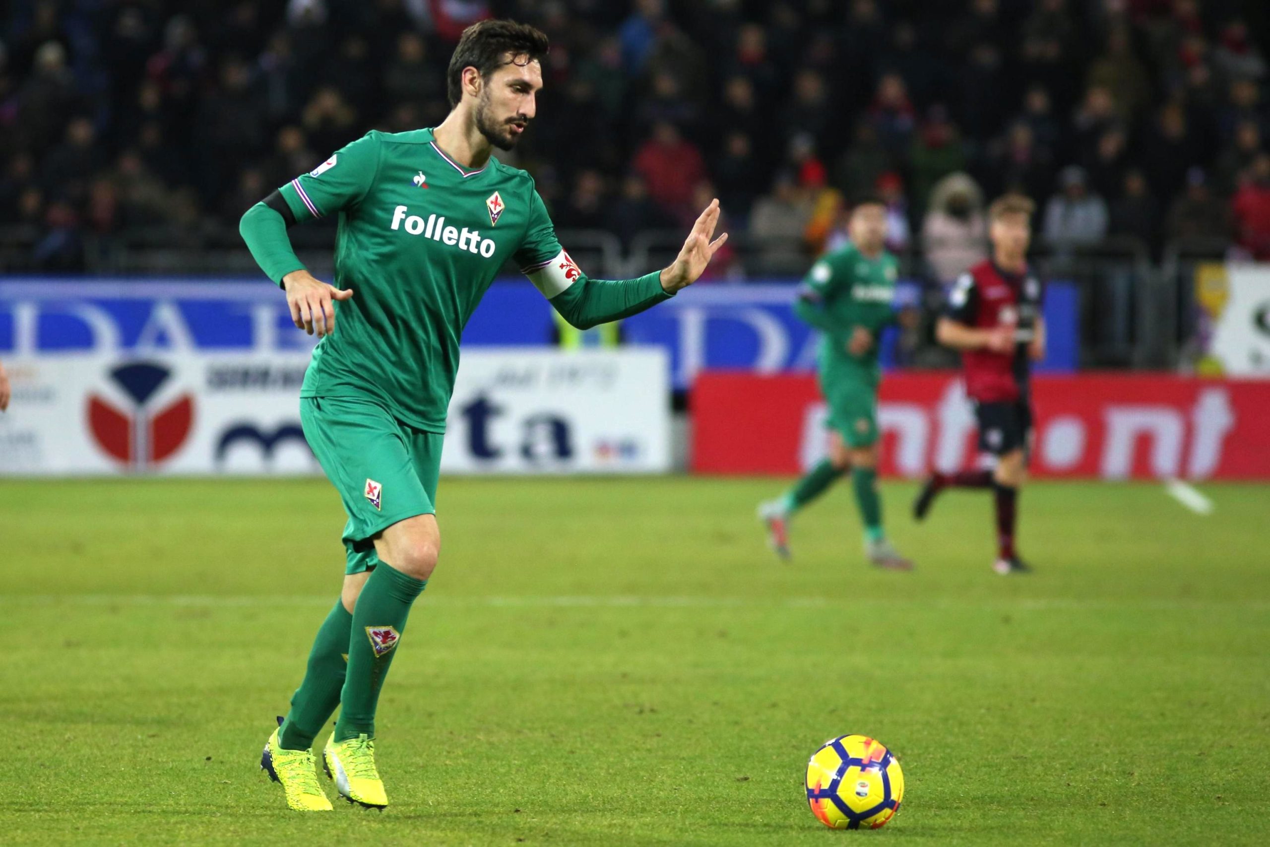Fiorentina e Cagliari retiram camisola 13 em memória de Astori