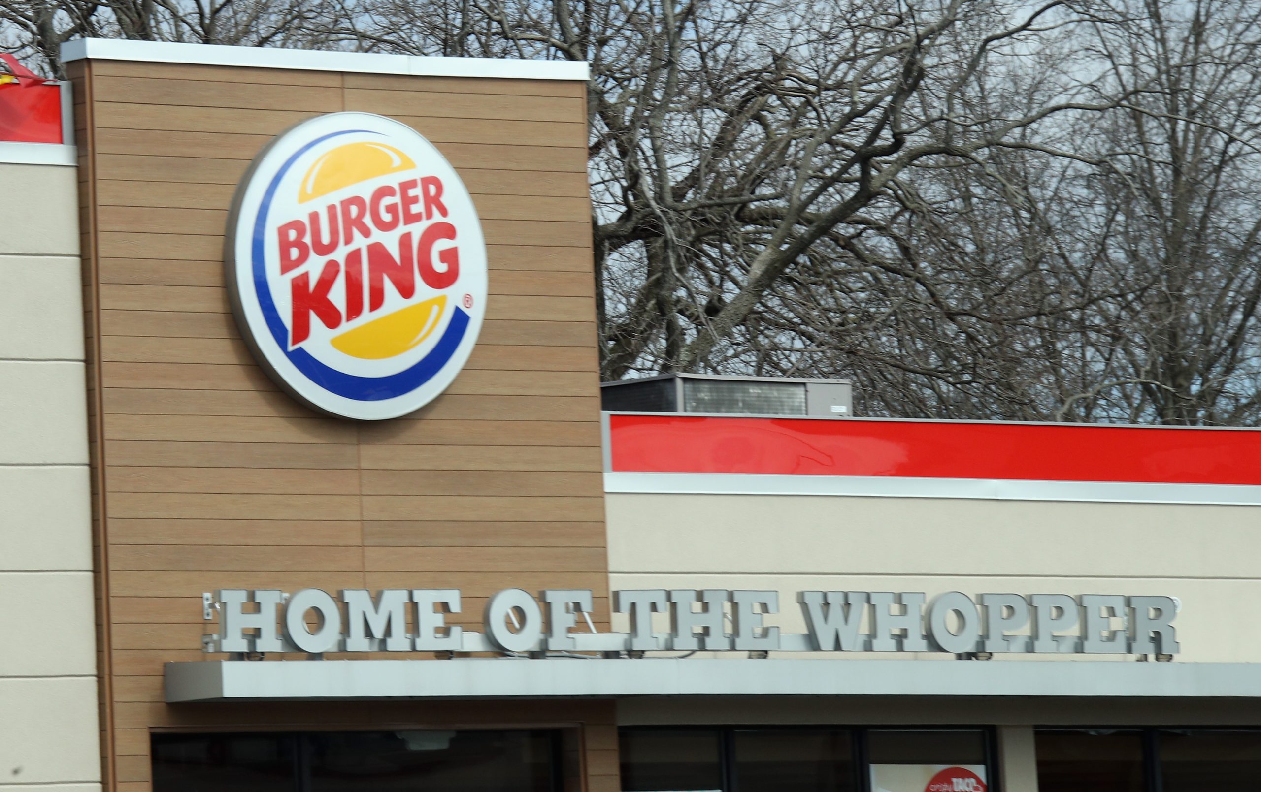 Burger King pede aos clientes para encomendarem McDonald’s. “Nunca pensámos em dizê-lo”