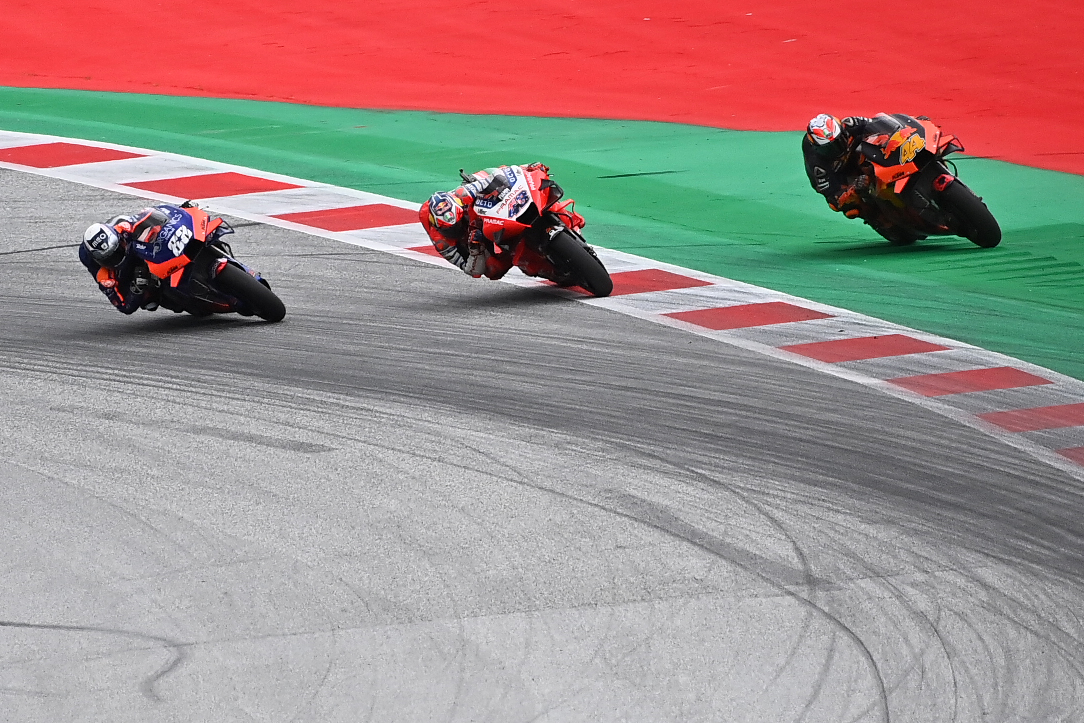 Michelle Pirro termina segundo dia de testes de MotoGP em Portimão na frente