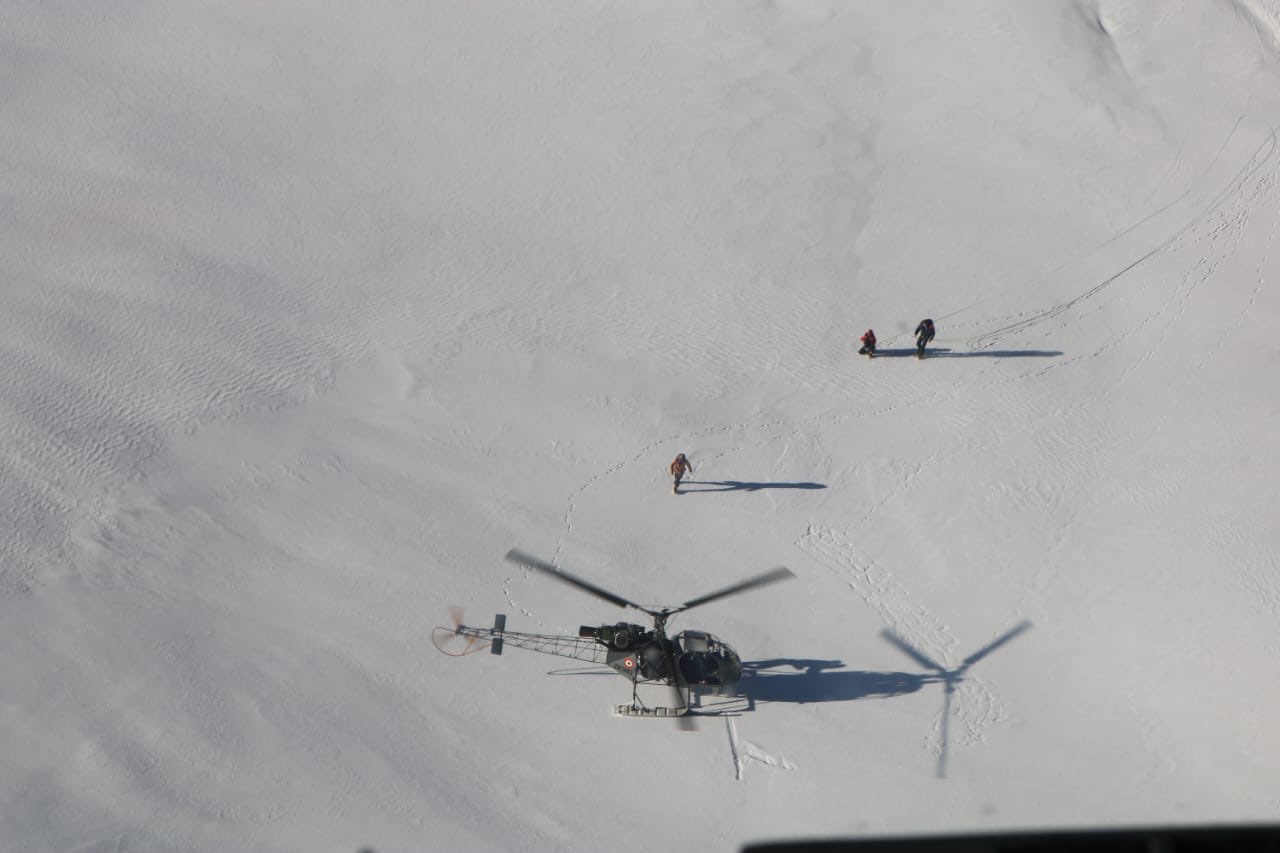 Alpinistas resgatadas após três dias presas em montanha dos Himalaias