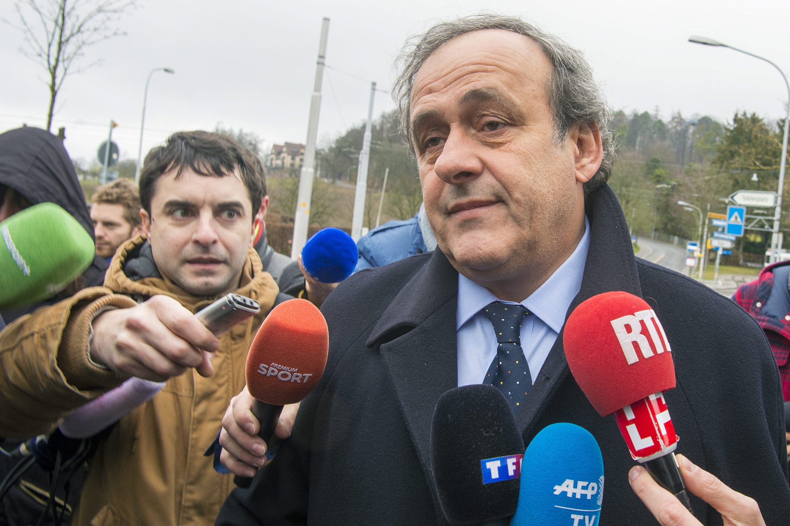 Platini diz ter sido vítima de complot por parte da FIFA