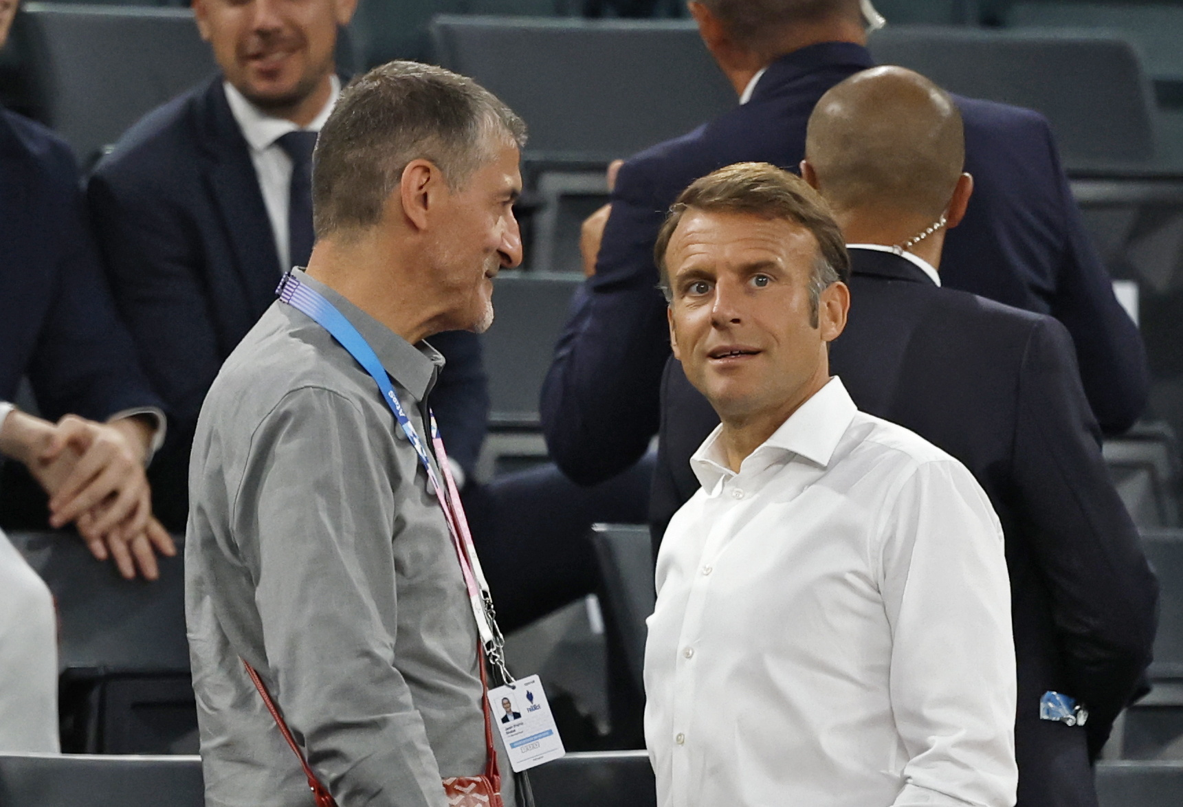 E agora Macron? Reacende-se a chama política na França para desbloquear o parlamento