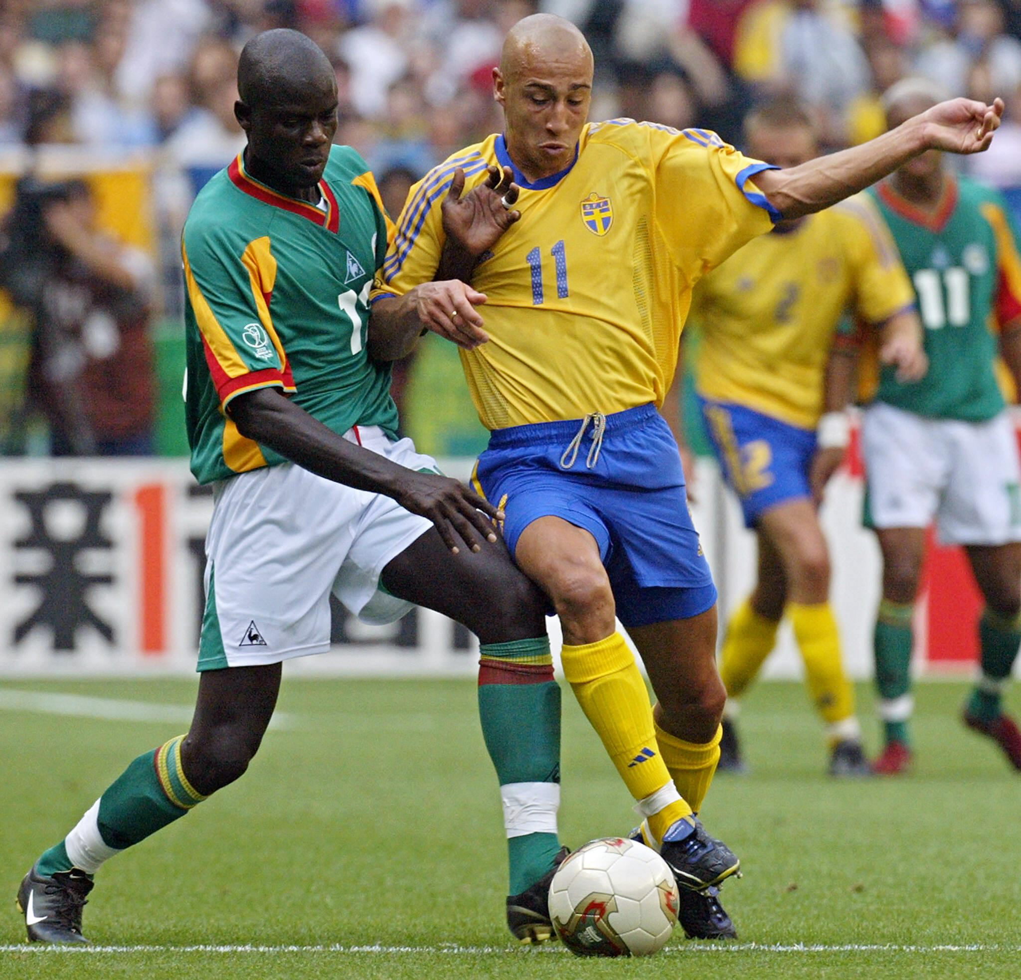 Morreu o ex-futebolista senegalês Papa Bouba Diop após doença prolongada