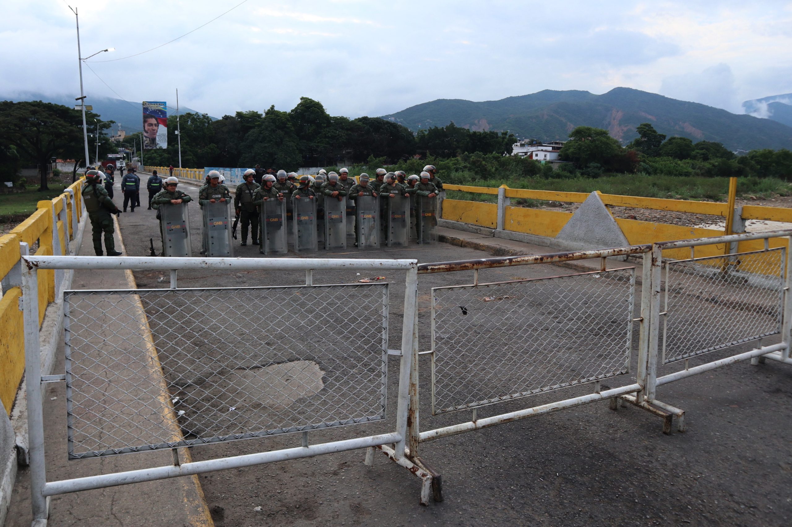 Encerramento de fronteiras venezuelanas expõe refugiados a riscos