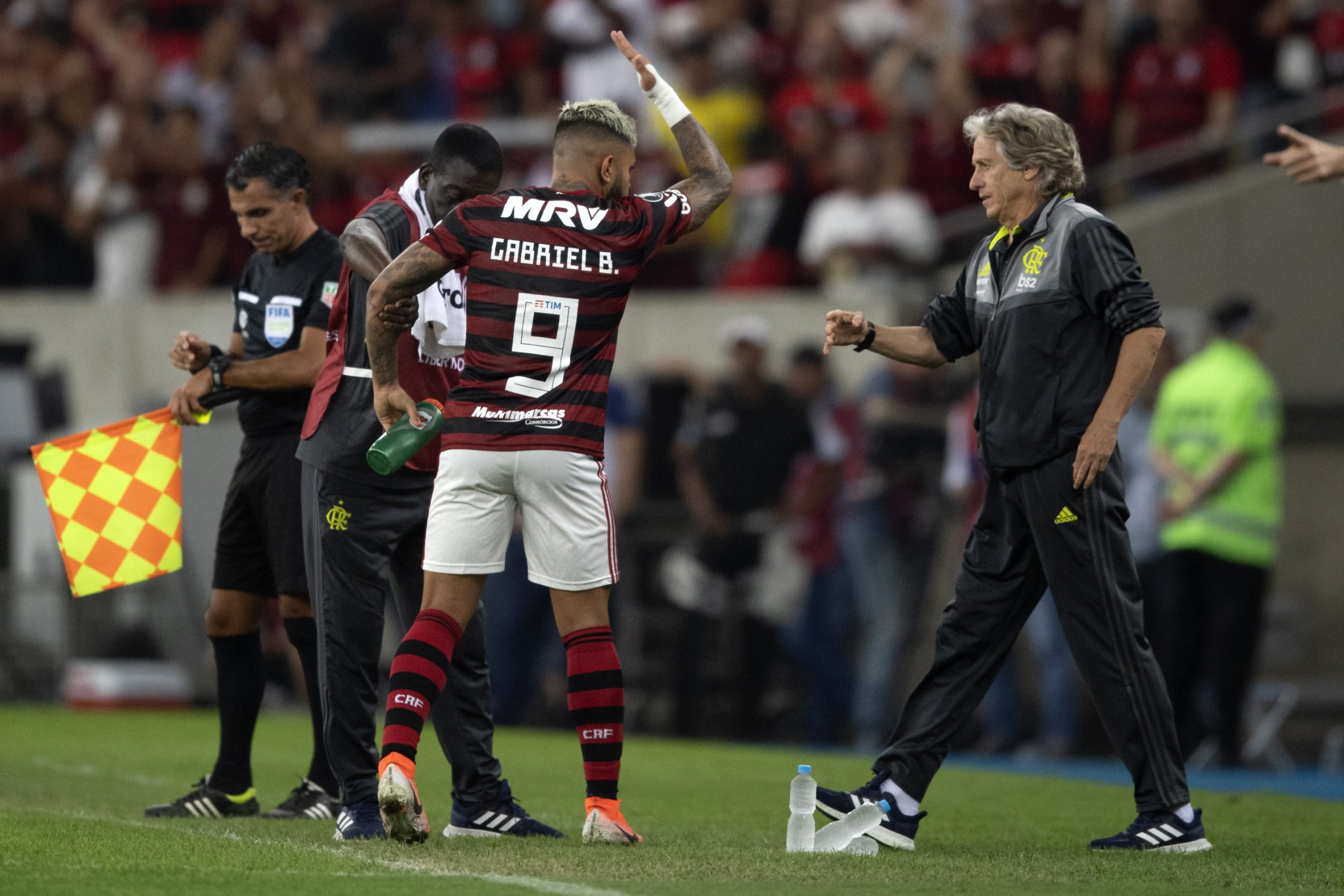 Como viver 90 minutos no Maracanã sem sair de Lisboa (e à boleia de Jorge Jesus)