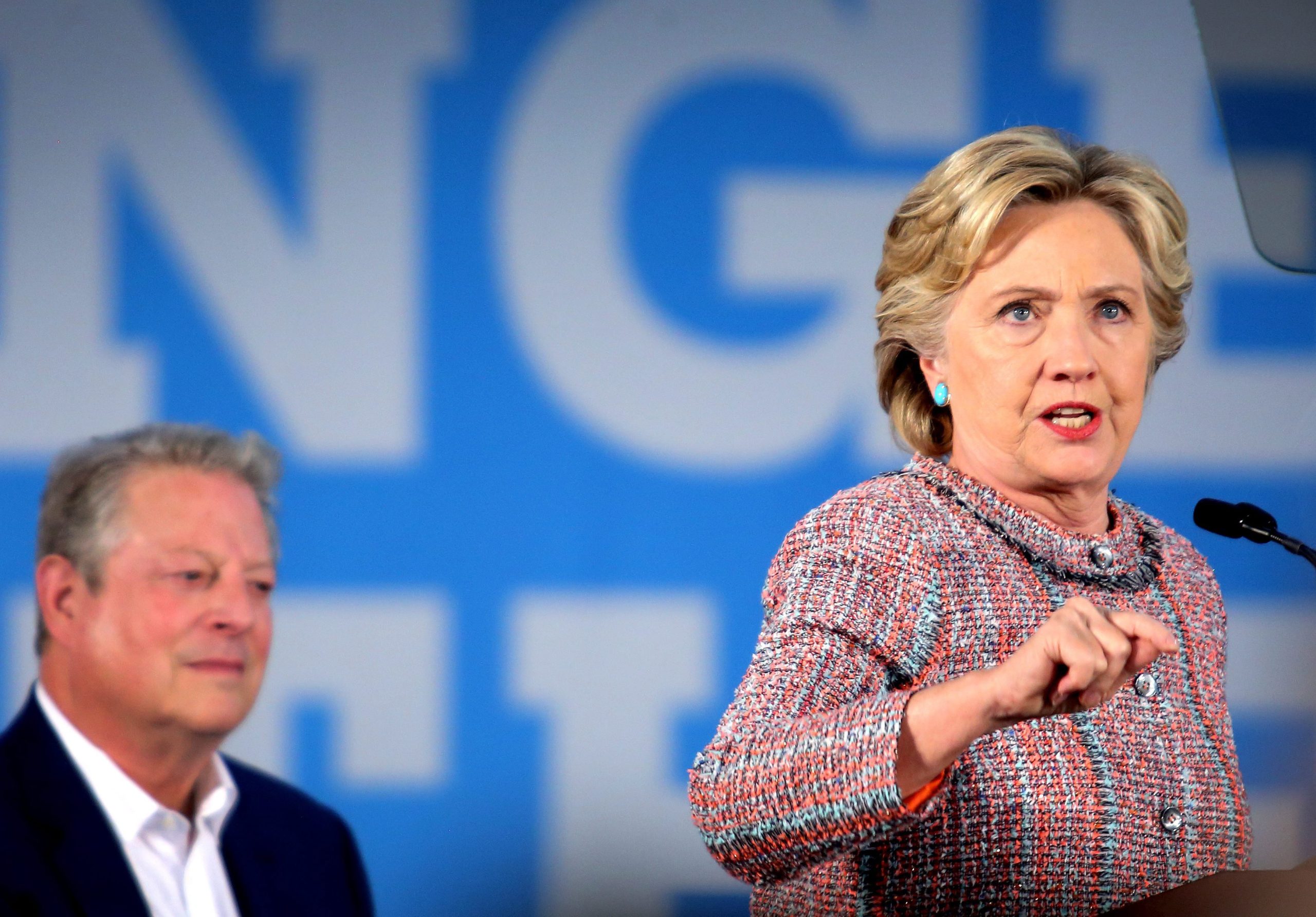 Clinton segura vantagem de sete pontos na corrida à Casa Branca mesmo com ‘caso dos emails’