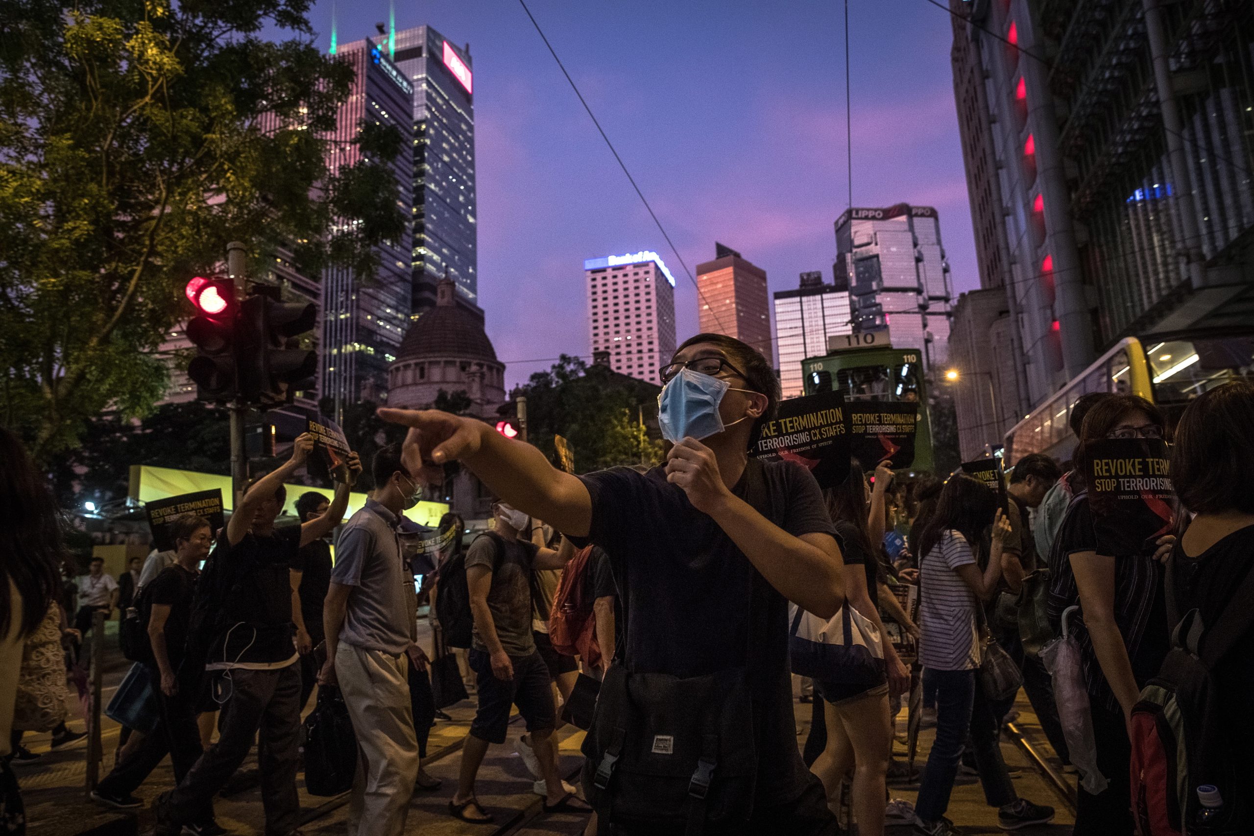 Trump diz que guerra comercial obriga Pequim a adotar linha moderada com Hong Kong
