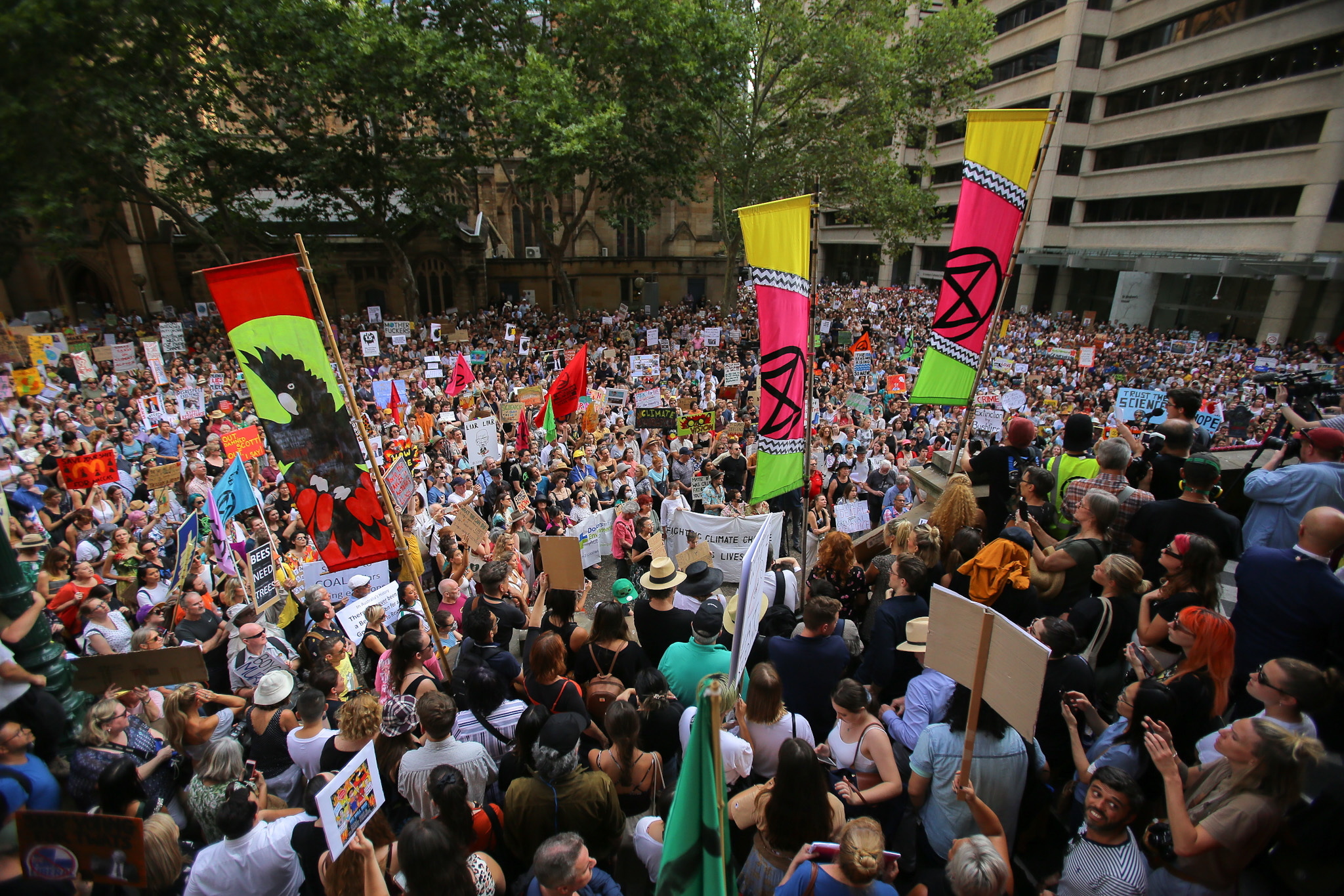 Milhares de australianos protestam e pedem demissão do primeiro-ministro face a incêndios