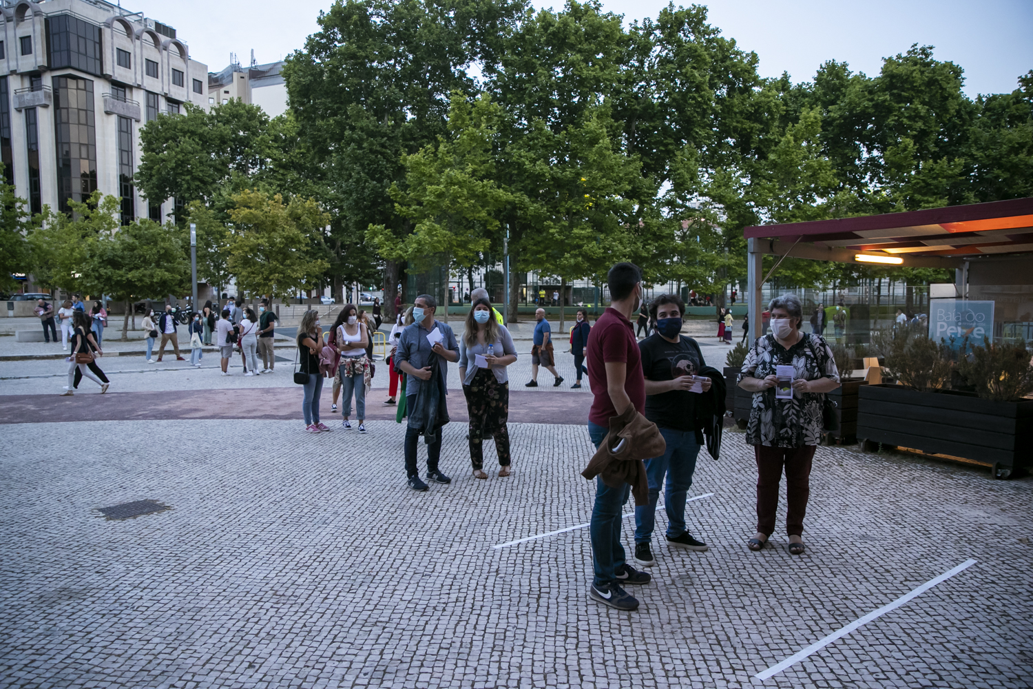 Covid-19: Largas centenas de artistas que atuam nos palcos regionais em situação dramática