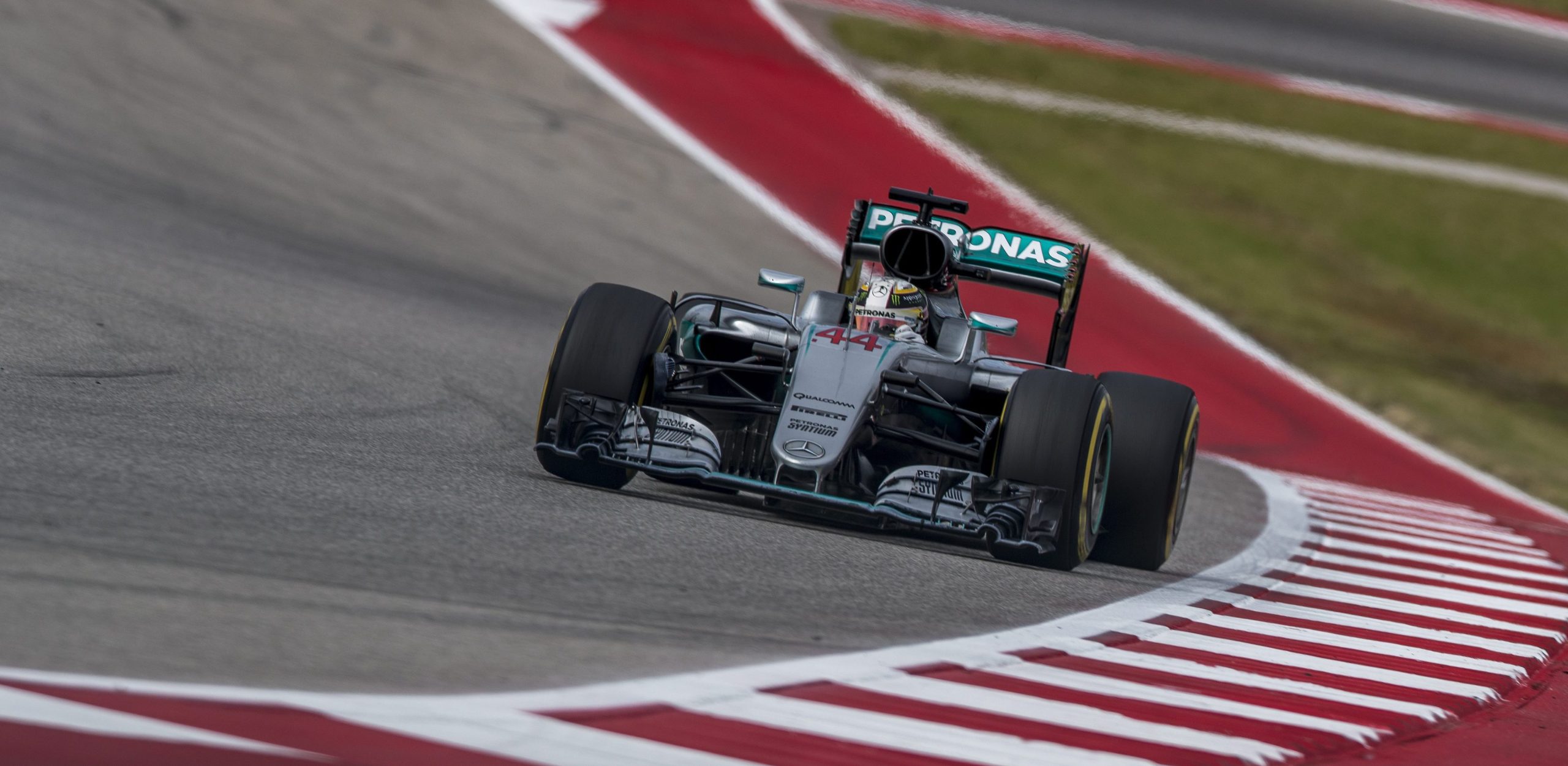 Fórmula 1: Lewis Hamilton vence nos Estados Unidos, mas Rosberg controla