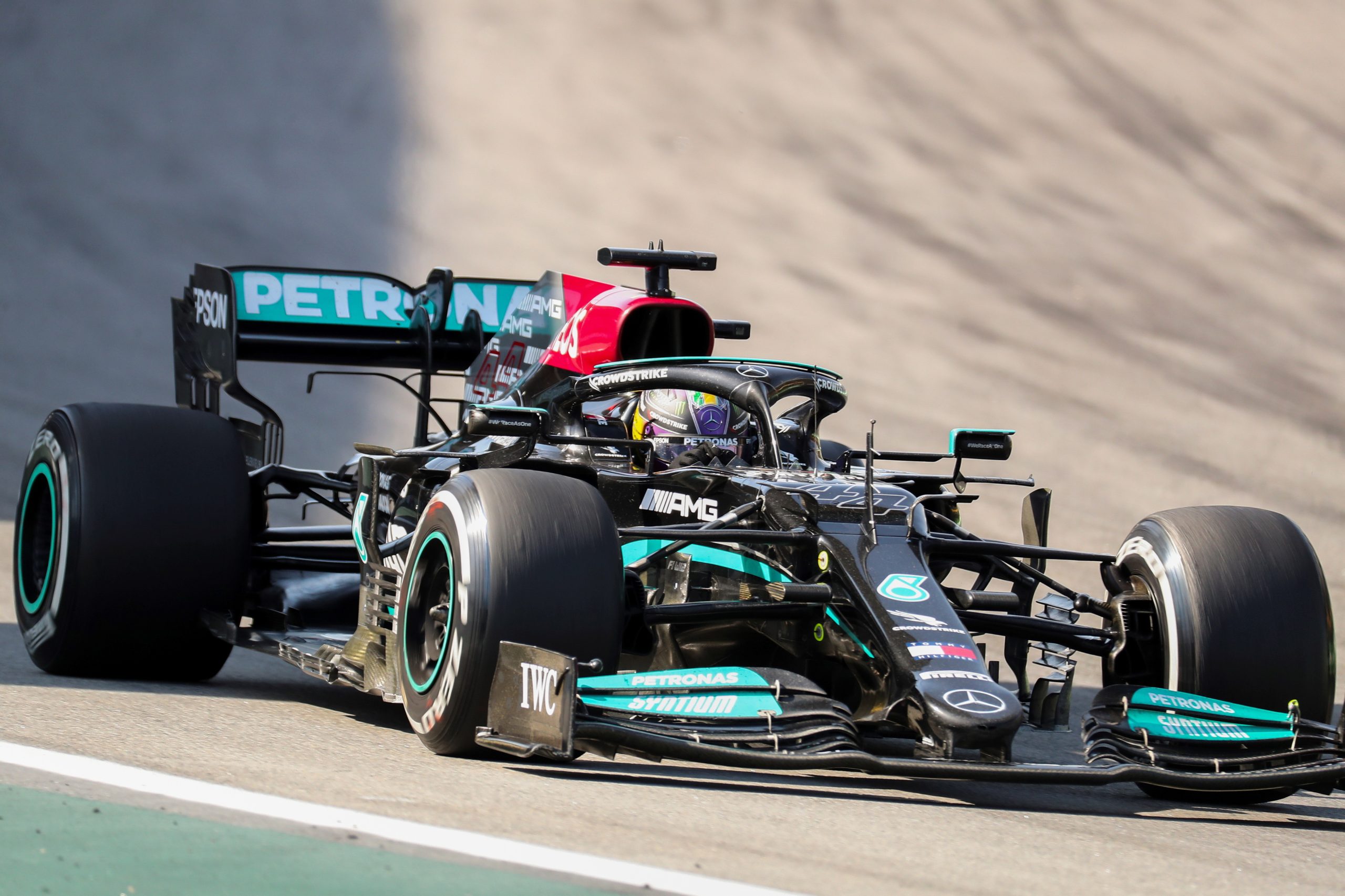 Hamilton bate Verstappen e vence Grande Prémio do Brasil de Fórmula 1