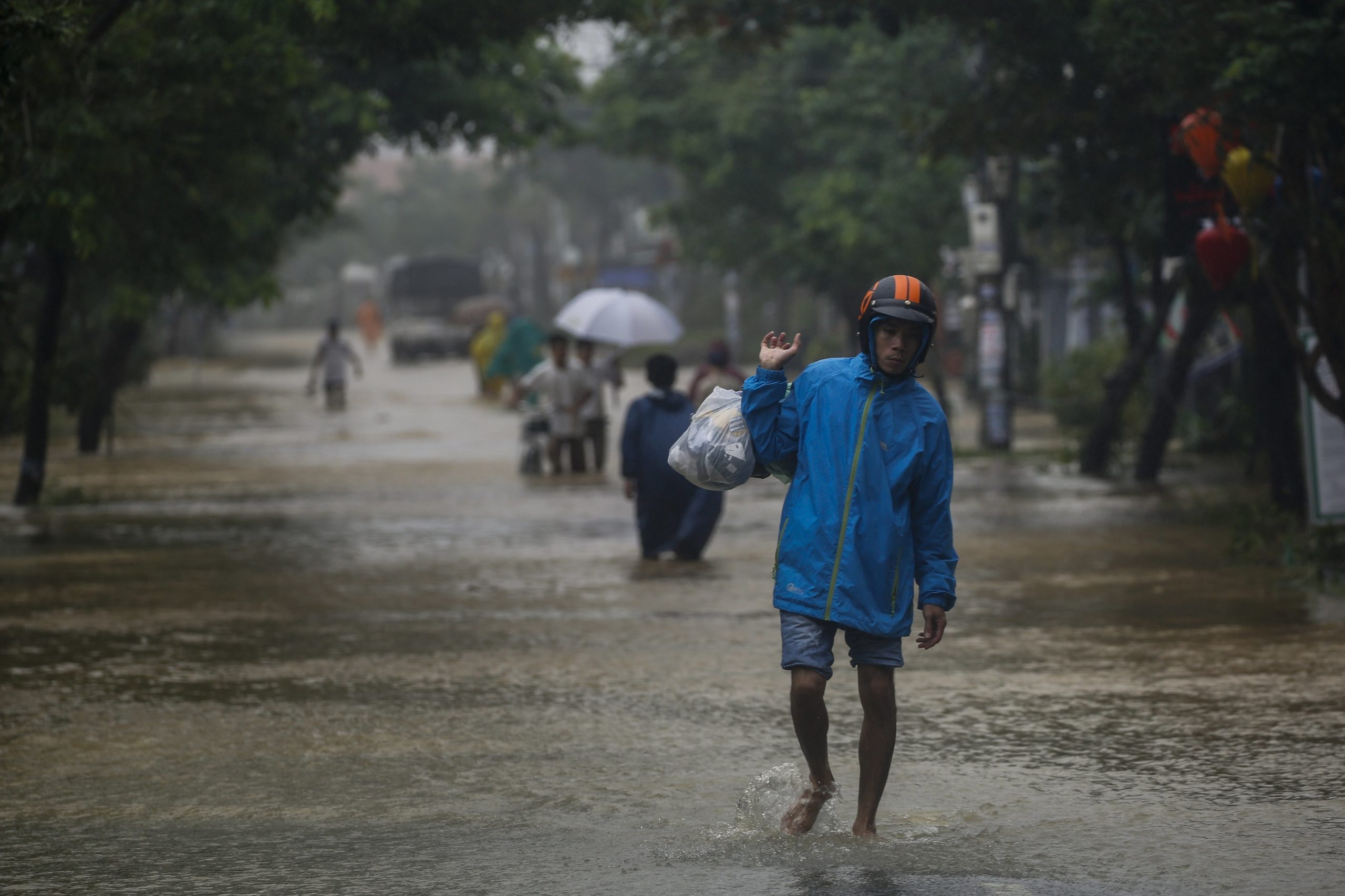 Cheias causam pelo menos sete mortos e 12 desaparecidos no Vietnam