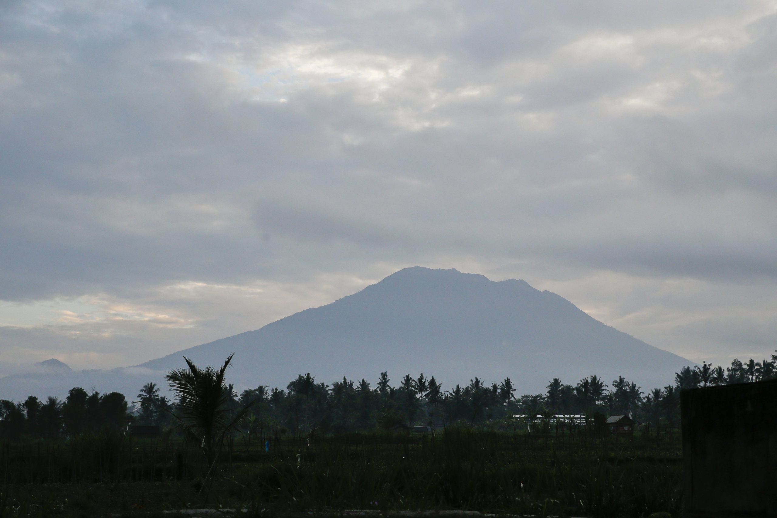 Indonésia: Mais de 57 mil pessoas retiradas das redondezas de vulcão em Bali