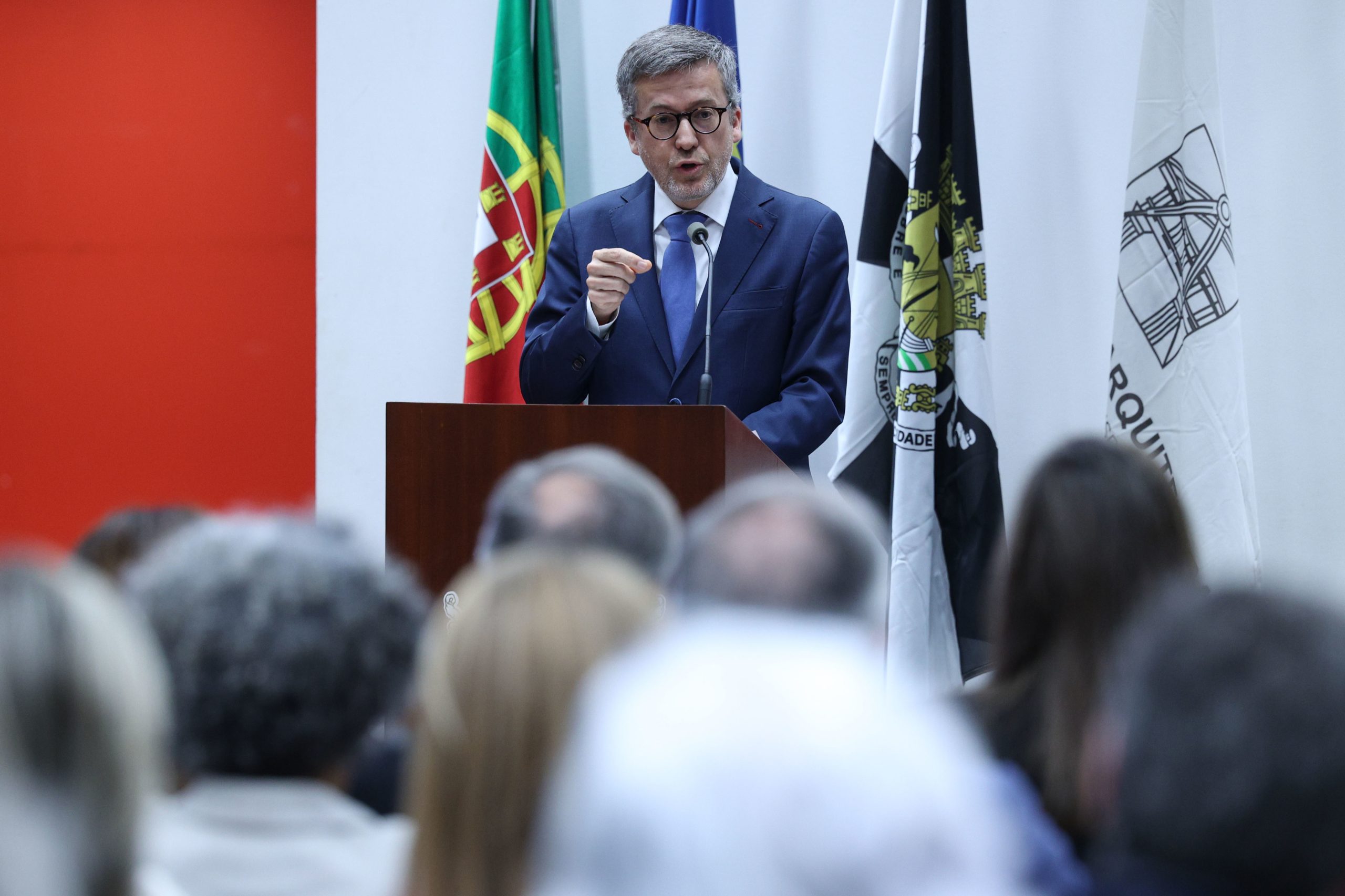 Carlos Moedas considera “inaceitável” alegada agressão de funcionários da EMEL a um condutor