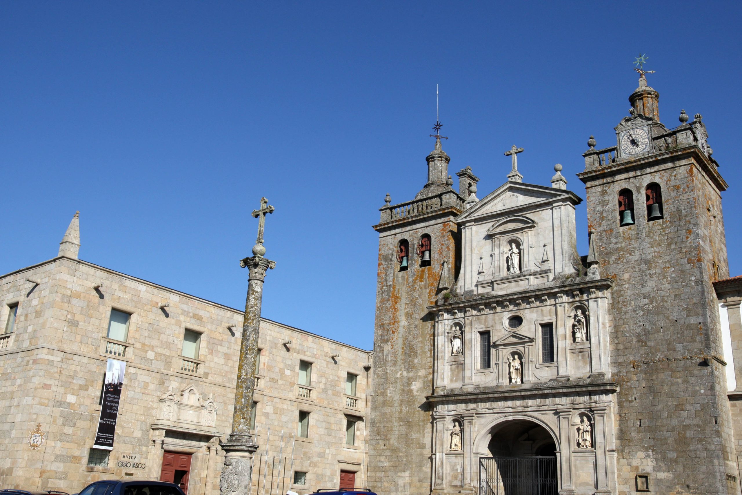 Viseu. Ao fim-de-semana carros no centro histórico, não