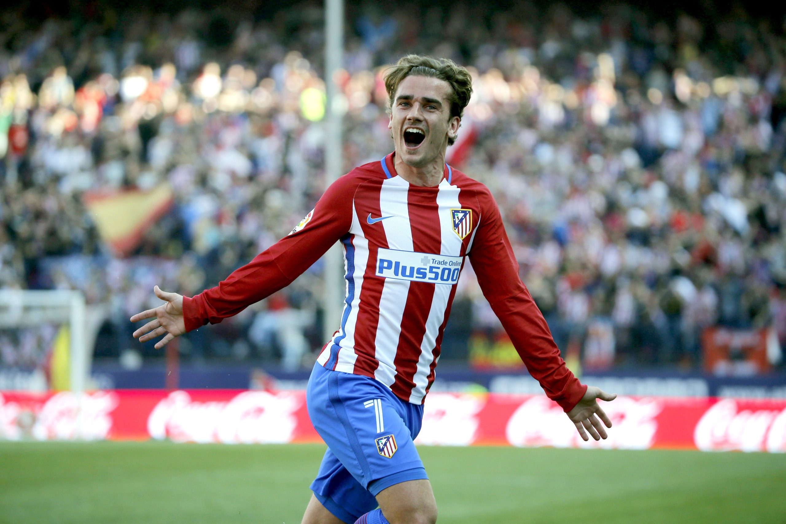 Disfarce de Griezmann gera polémica nas redes sociais. Jogador já pediu desculpa