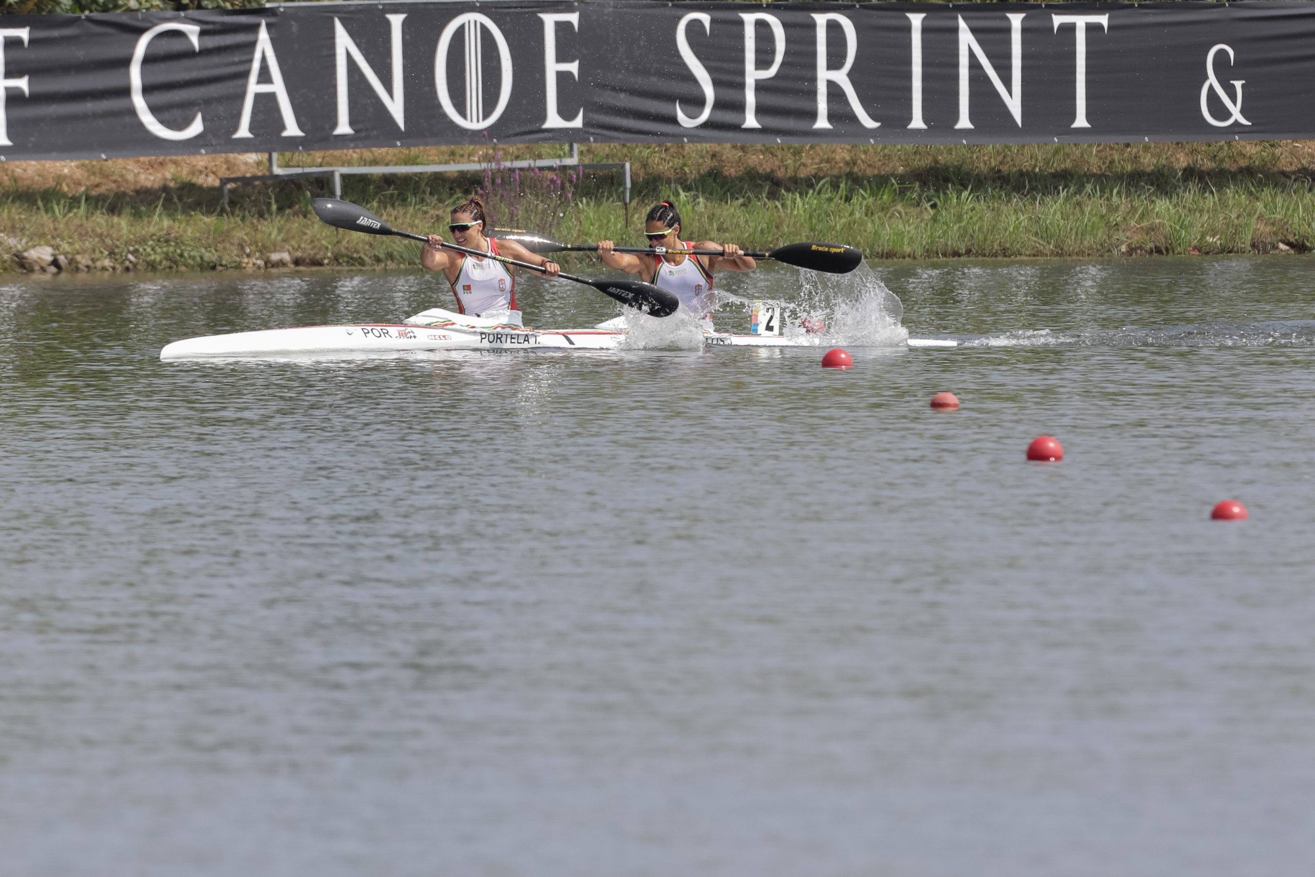 Teresa Portela e Joana Vasconcelos oitavas em K2 500 nos Mundiais de canoagem