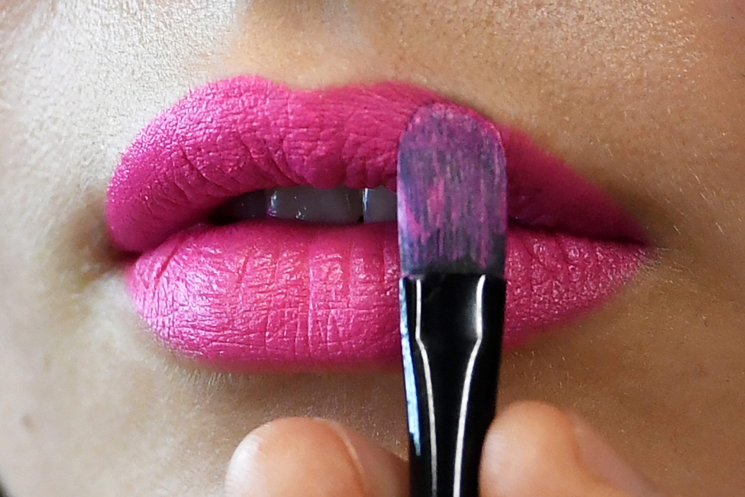 Produtos cosméticos podem ter até 90% de microplásticos, alertam organizações europeias