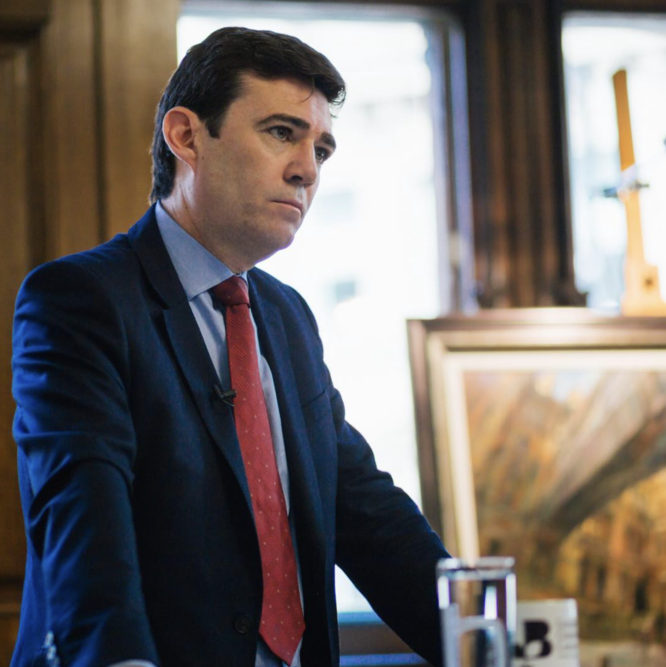 Andy Burnham elimina IVA da eletricidade para aliviar custo de vida no Reino Unido