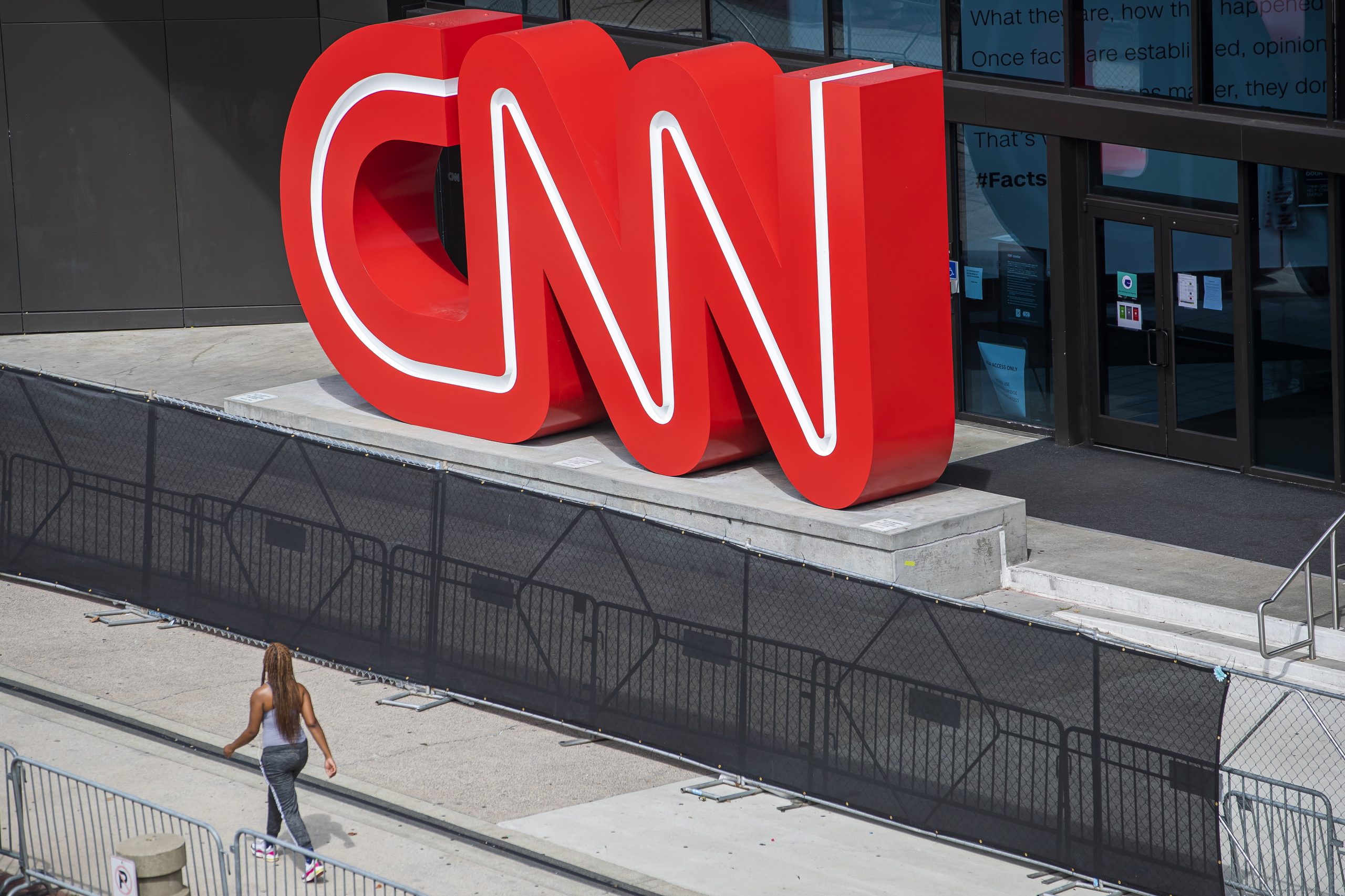 Depois da BBC, CNN e Bloomberg suspendem emissões a partir da Rússia