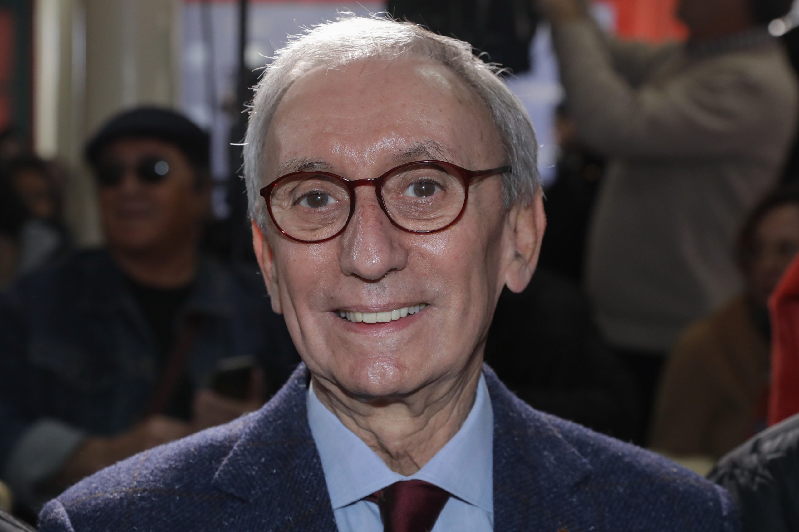 Governo atribui Medalha de Mérito Cultural a Júlio Isidro