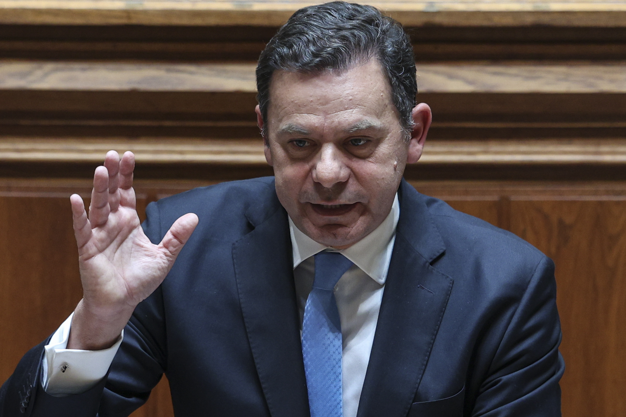 Primeiro-ministro rejeita “purga” na administração pública