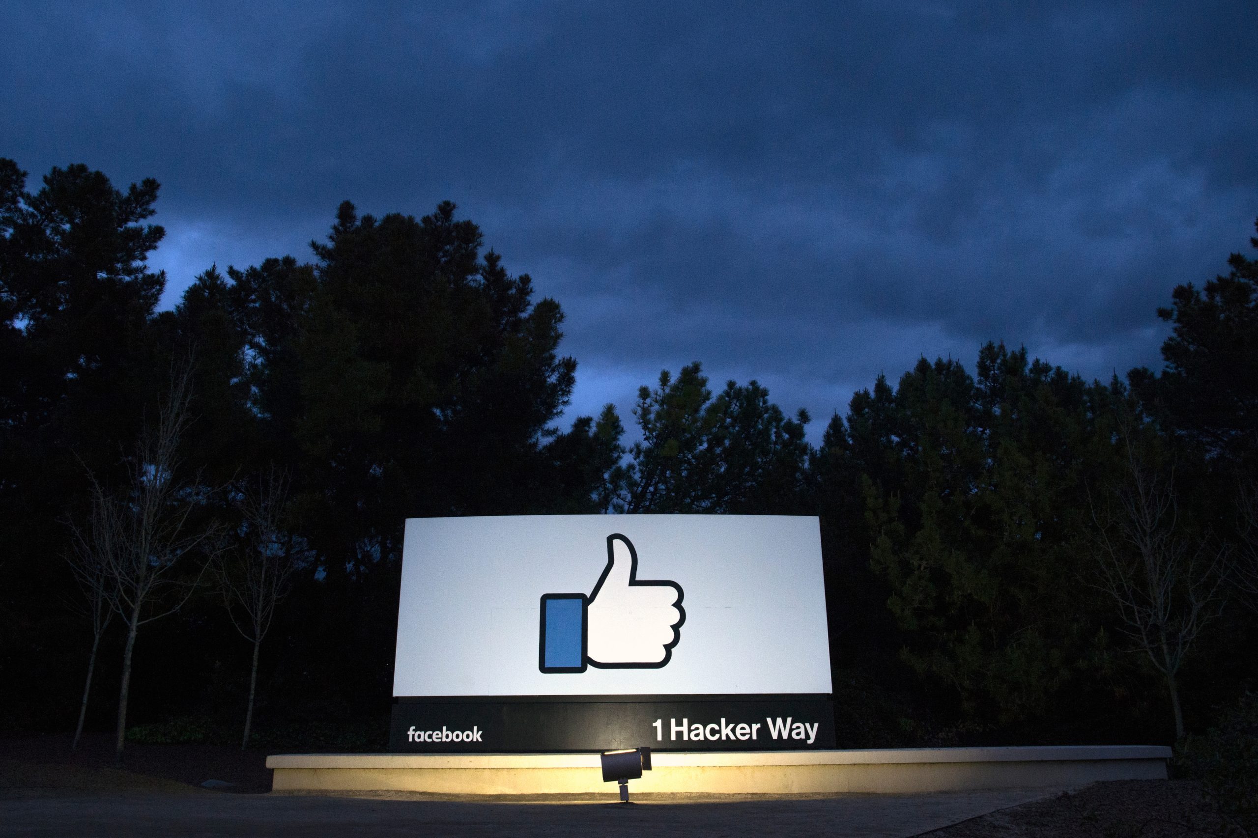 Da “praça pública” para a “sala de estar”. Zuckerberg promete que o Facebook vai ser uma rede mais privada, mas nem todos estão convencidos