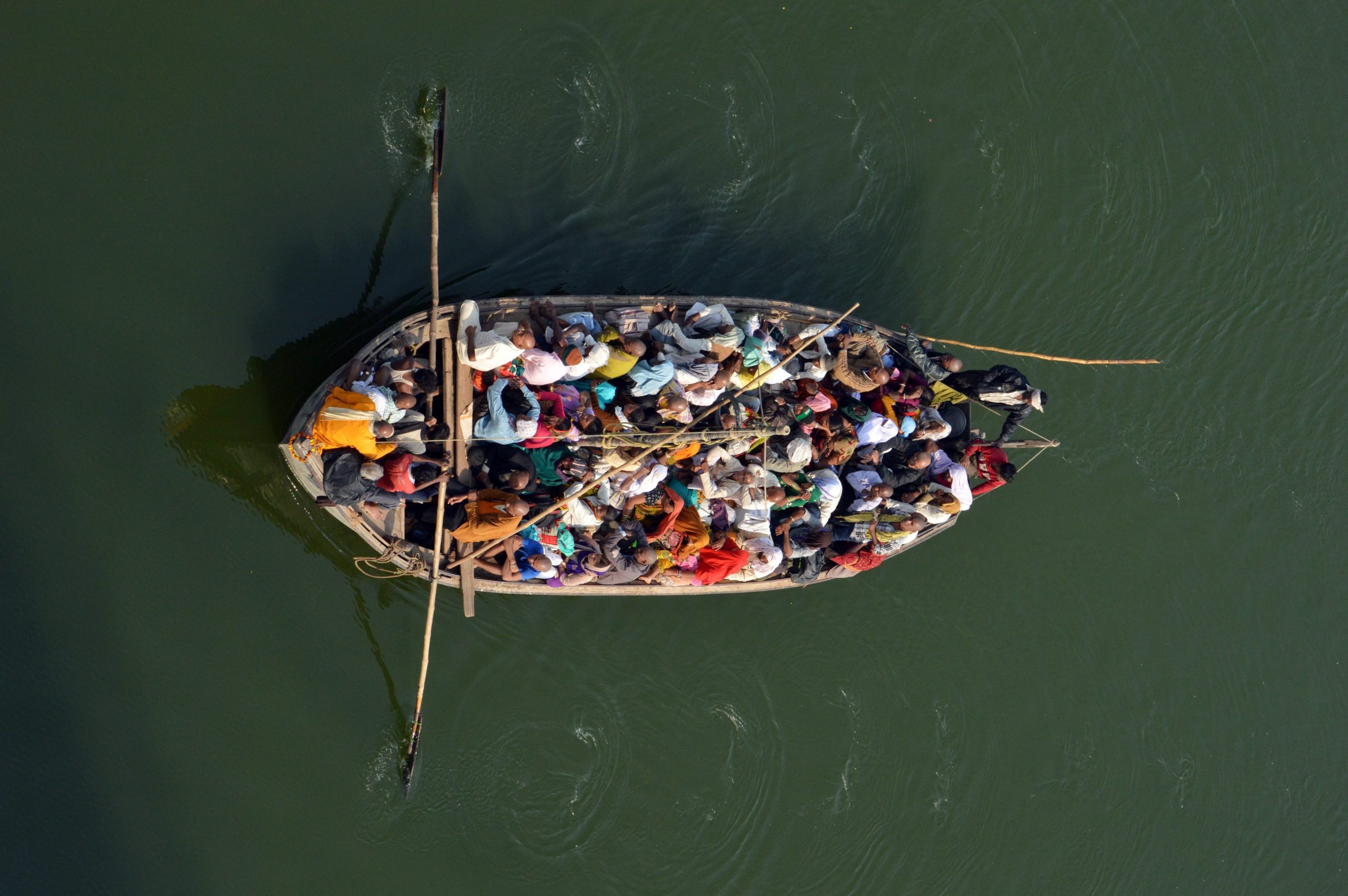 Índia: Dezanove mortos em acidente com barco no rio Ganges