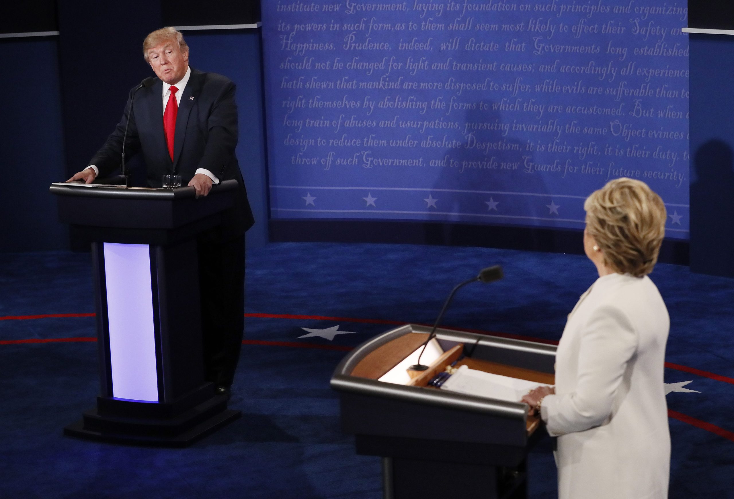 Trump desiste da investigação do caso dos ‘emails’ de Hillary Clinton