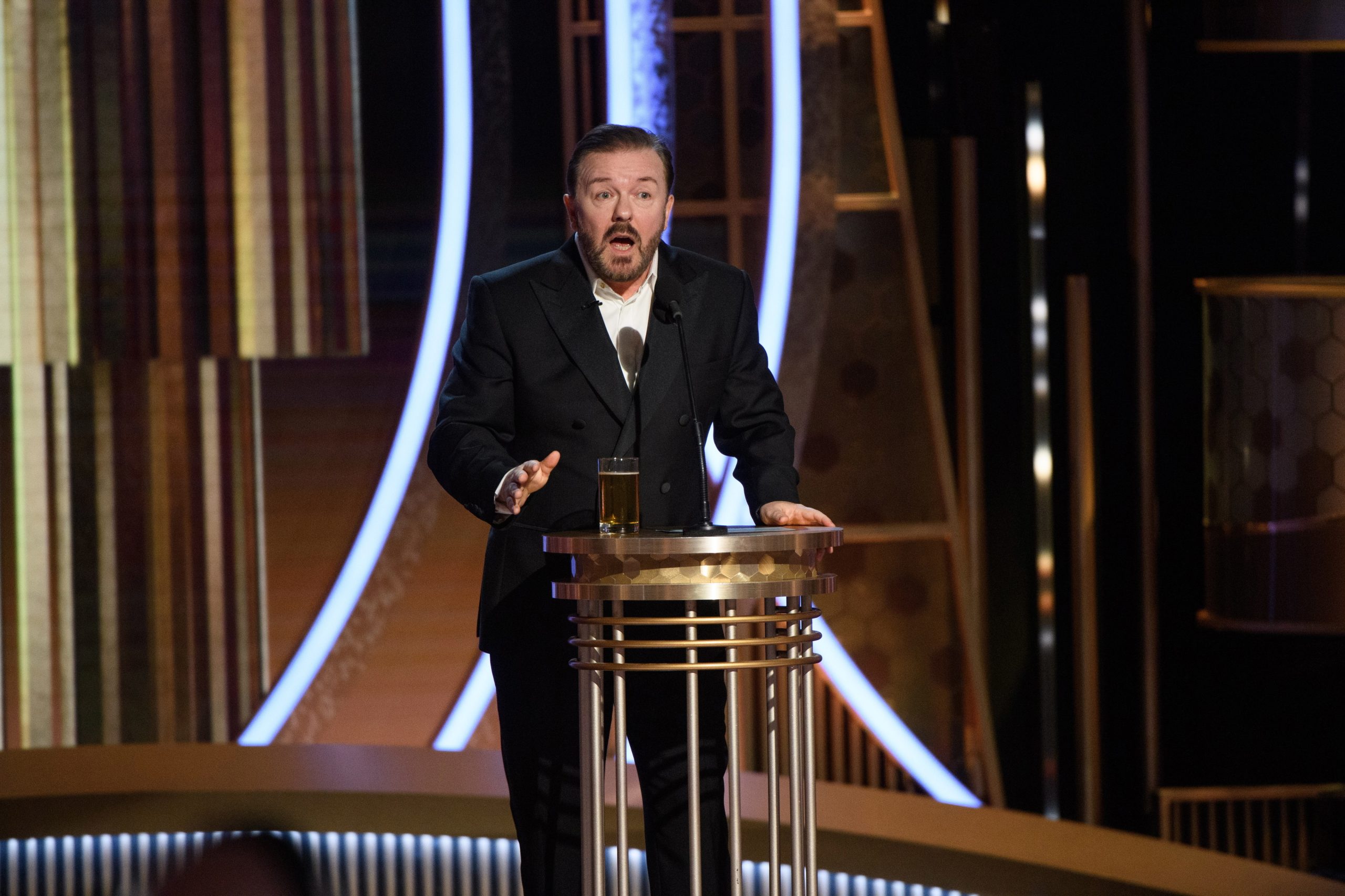 Ricky Gervais volta a esgotar em Portugal apenas em uma hora de venda geral