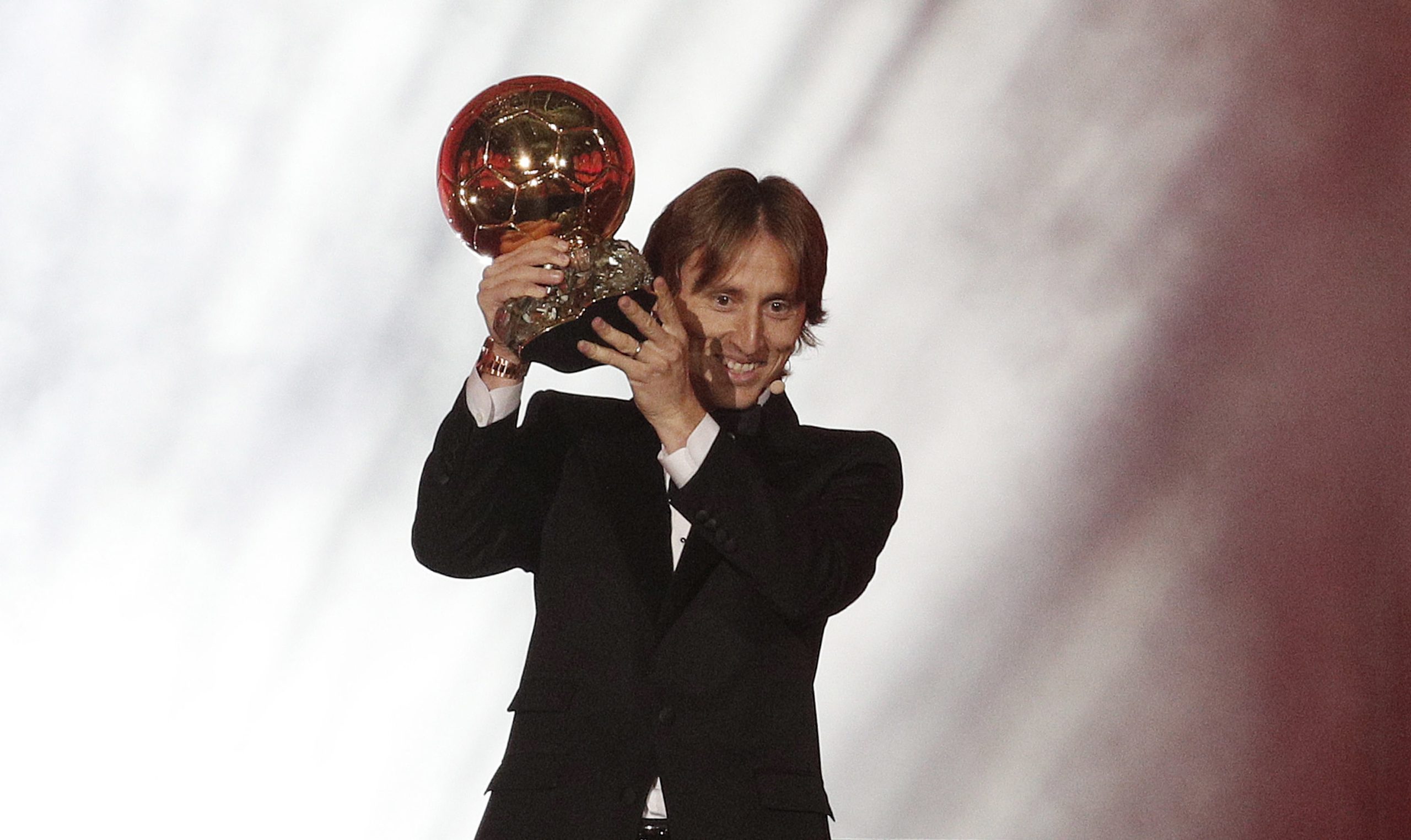 Modric sucede a Cristiano Ronaldo como vencedor da Bola de Ouro