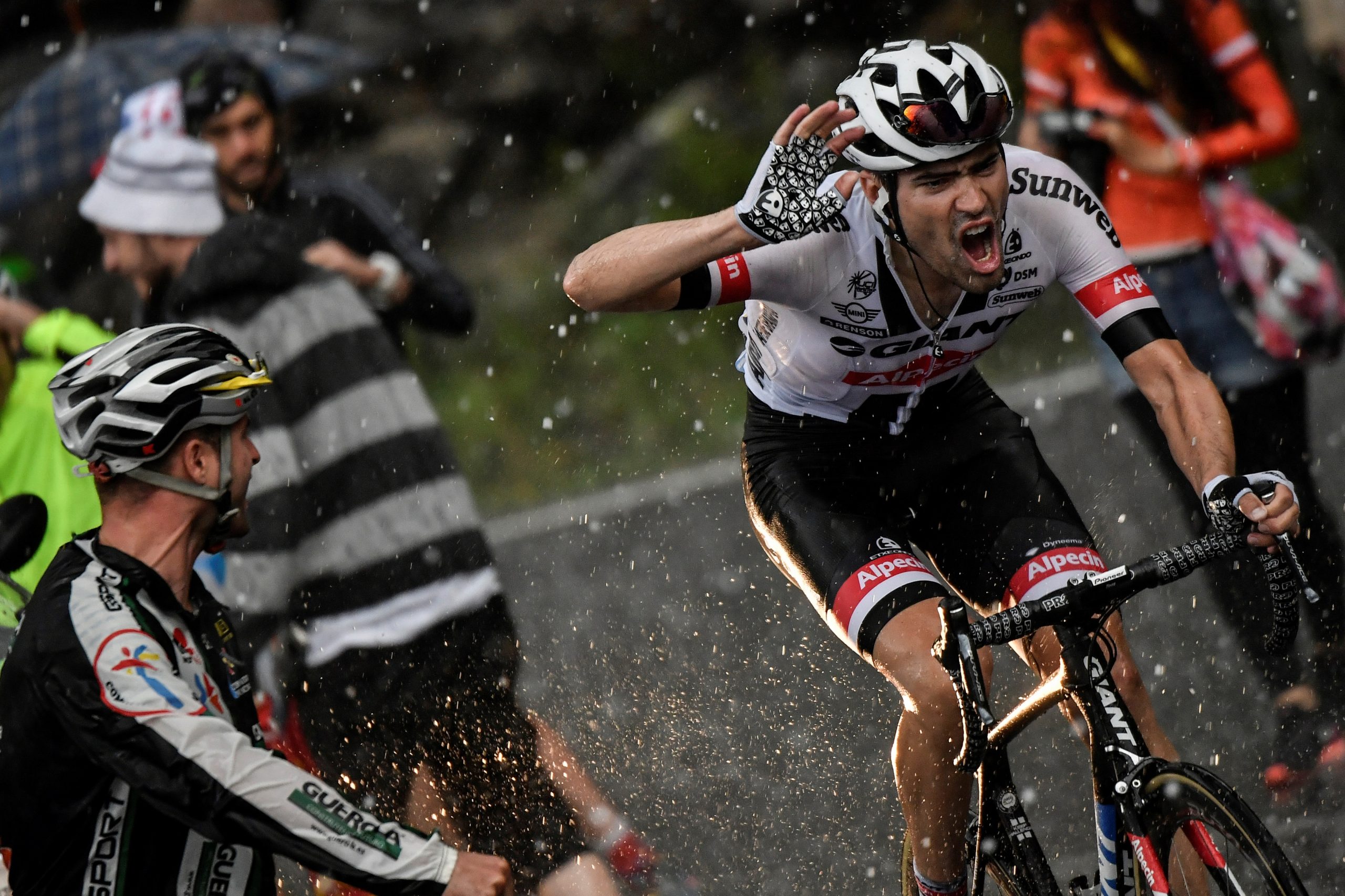 Giro: Dumoulin segura camisola rosa, no dia da vitória de Van Garderen