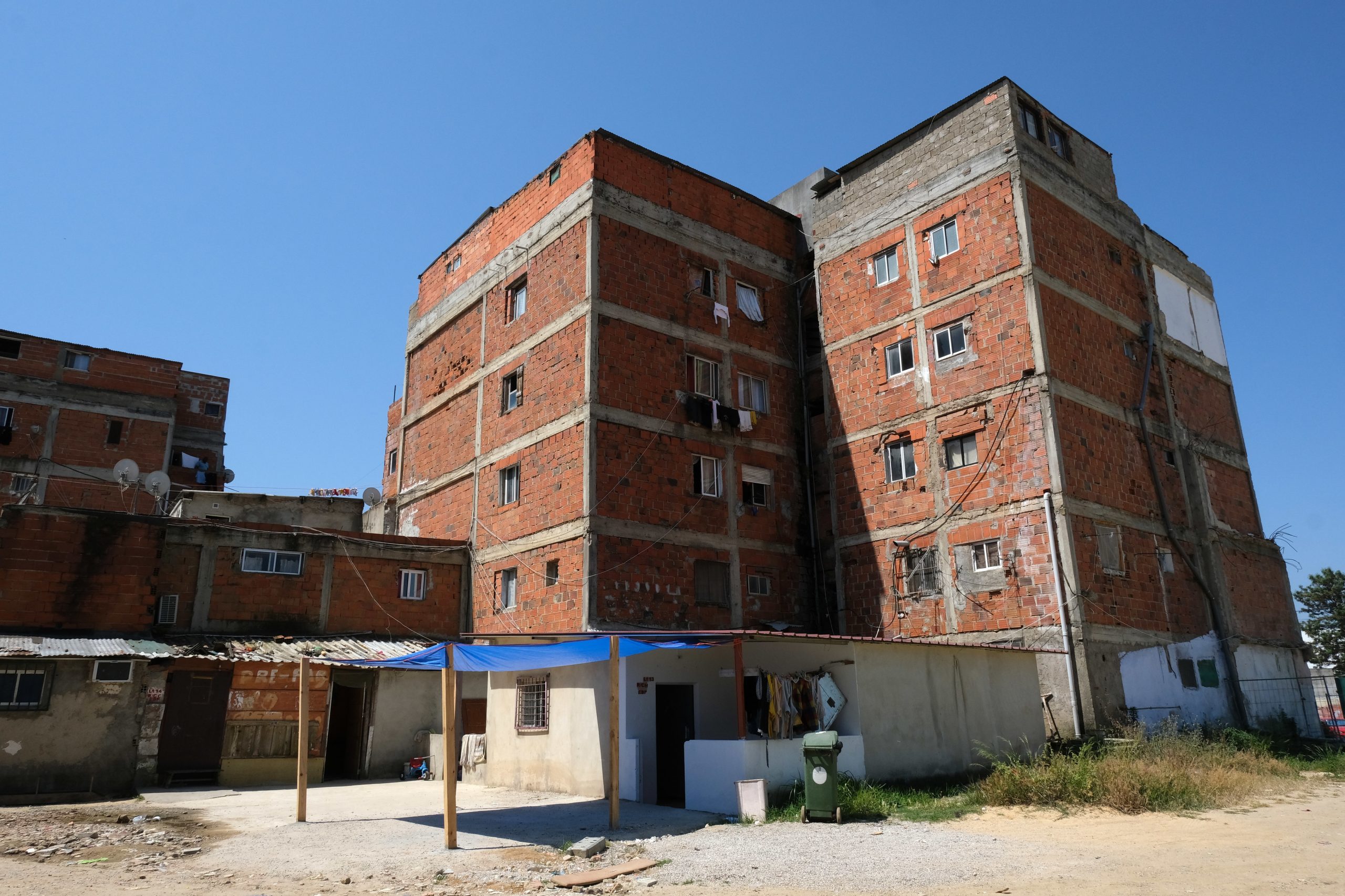 Câmara do Seixal encerra cafés e bares ilegais no Bairro da Jamaica
