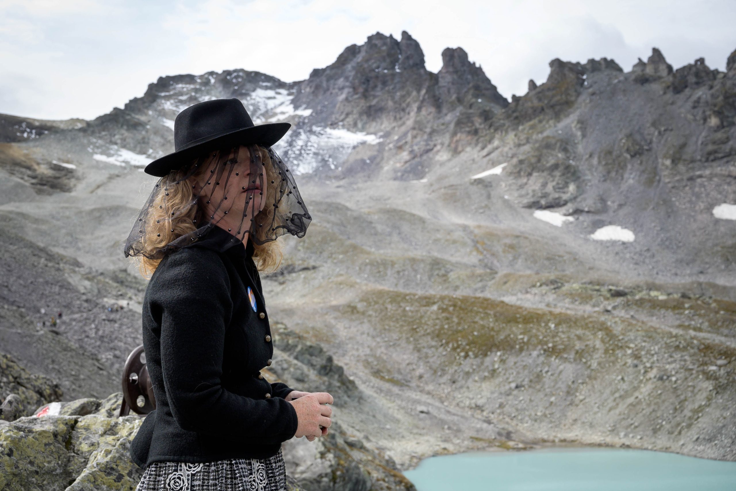 Adeus, Pizol. Suíços fazem funeral em montanha para se despedir de glaciar que derreteu