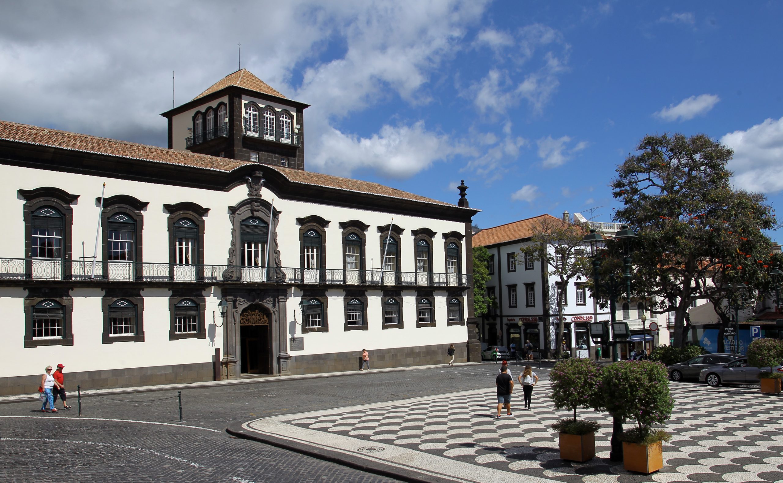 Funcionário vendia droga com o carro da autarquia no Funchal