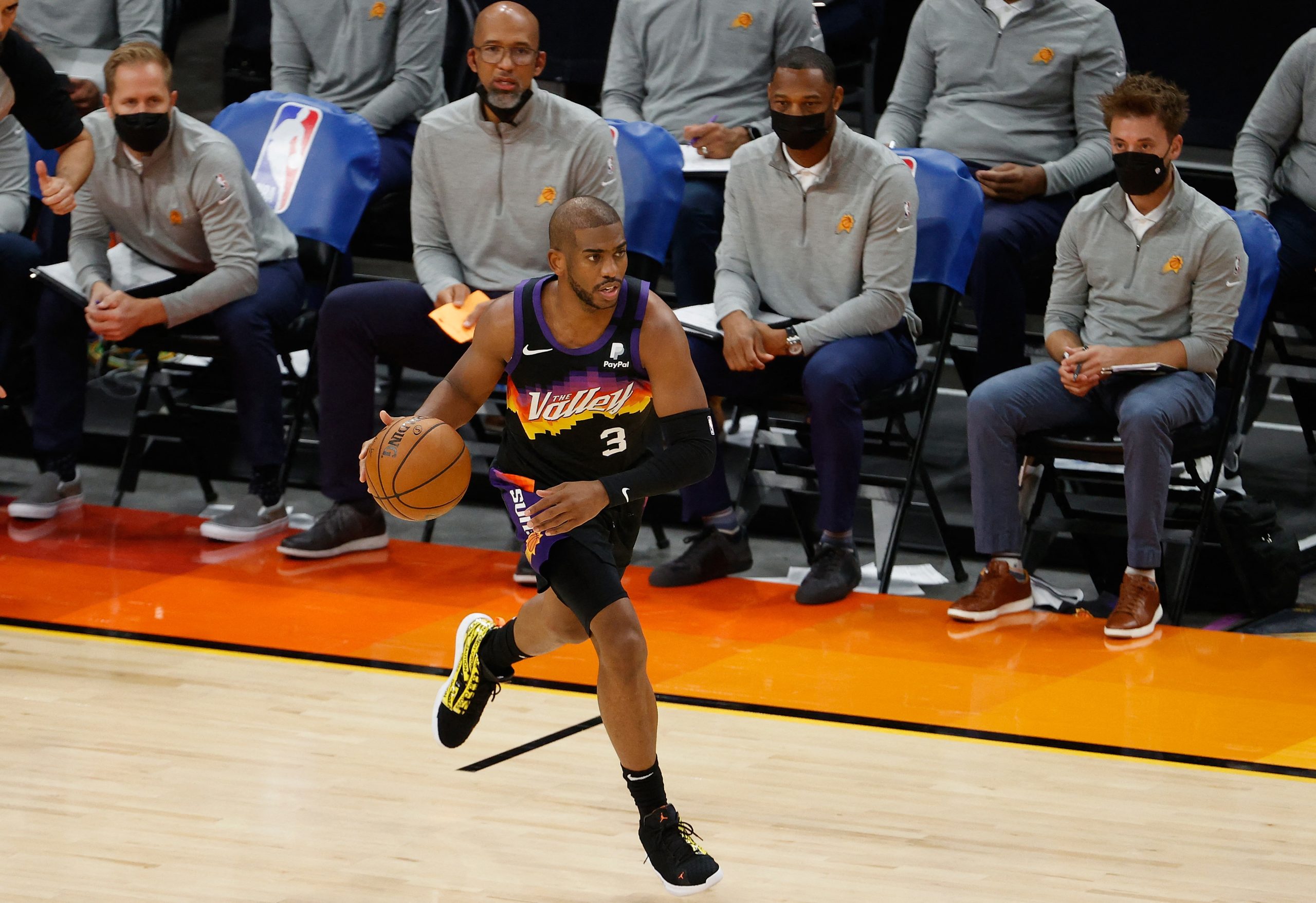 NBA: Phoenix Suns asseguram play-offs 11 anos depois