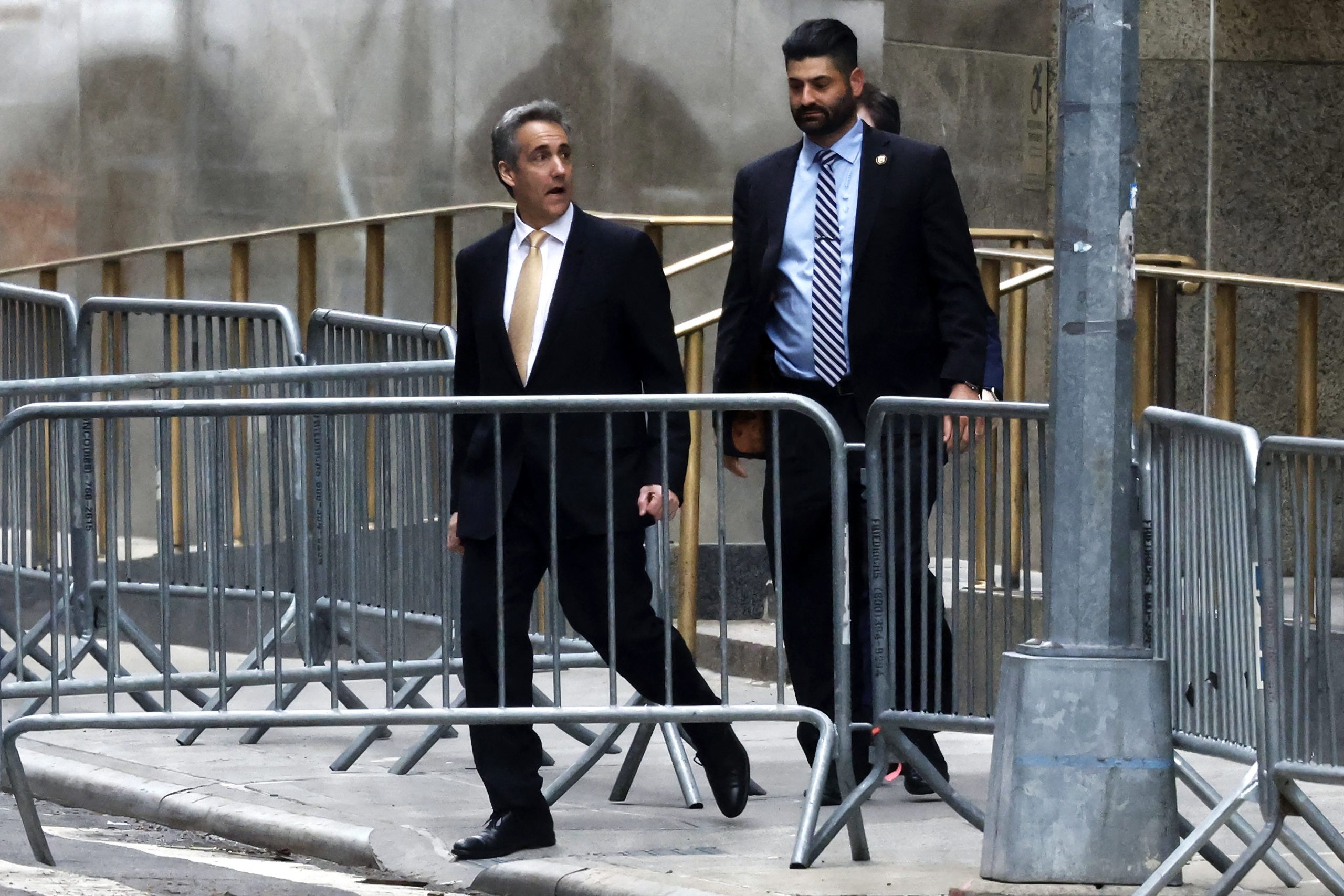 “Pode acreditar que quero ver esse tipo cair”. Defesa de Trump continua a tentar minar credibilidade do seu ex-advogado