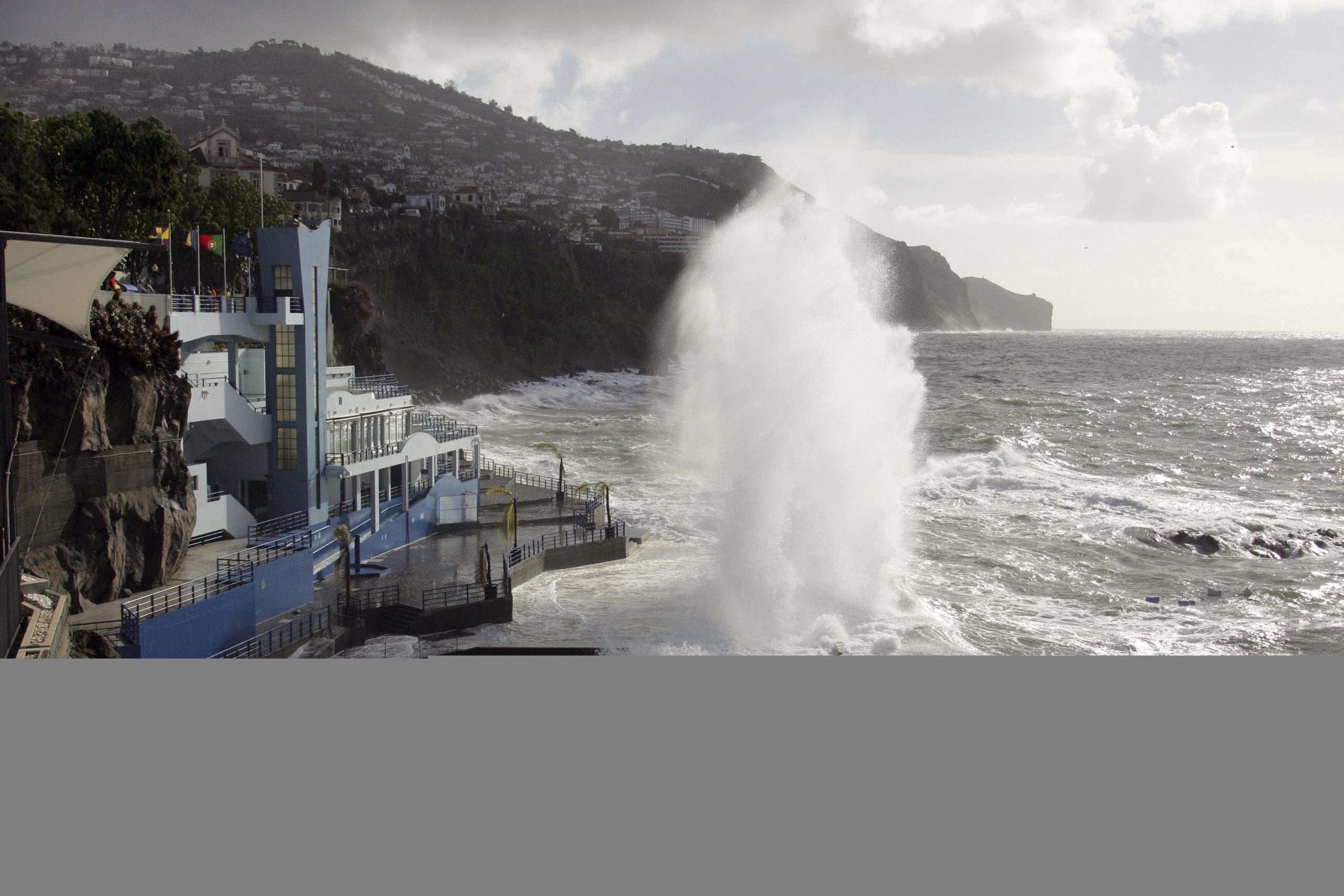 Mau tempo: Capitania do Funchal prolonga avisos até ao final da tarde de quinta-feira