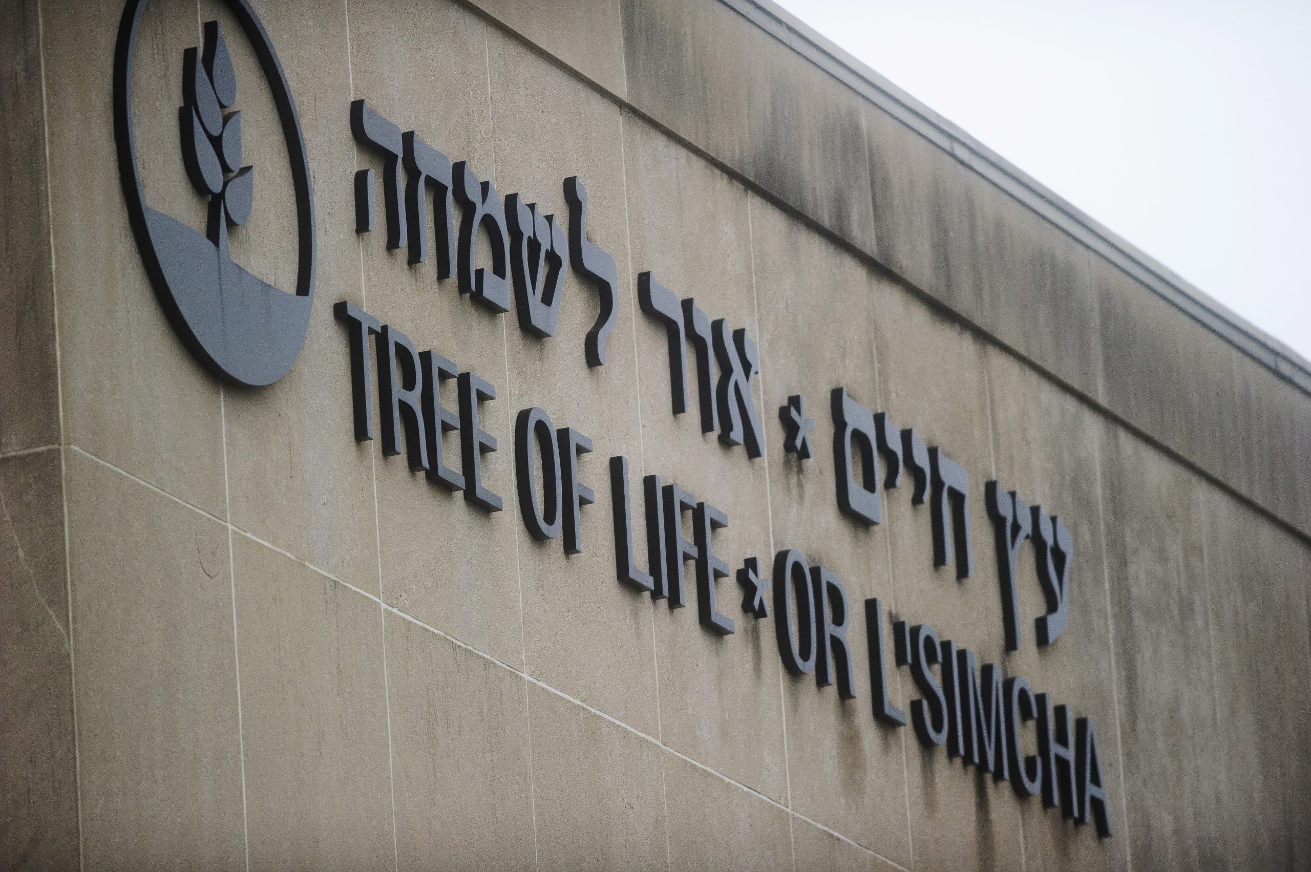 Autor do massacre numa sinagoga em Pittsburgh acusado de 29 crimes federais