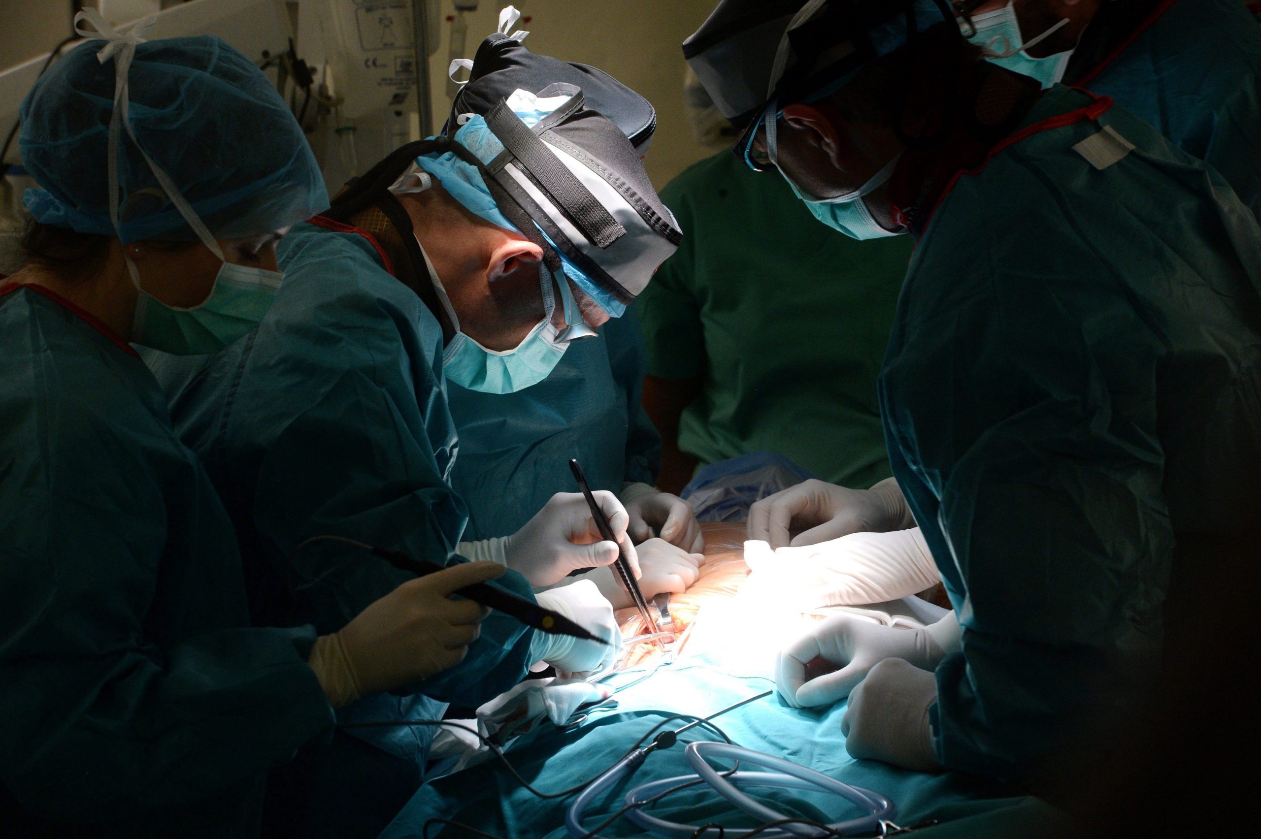 Coração artificial implantado com sucesso a doente que não podia ser transplantado